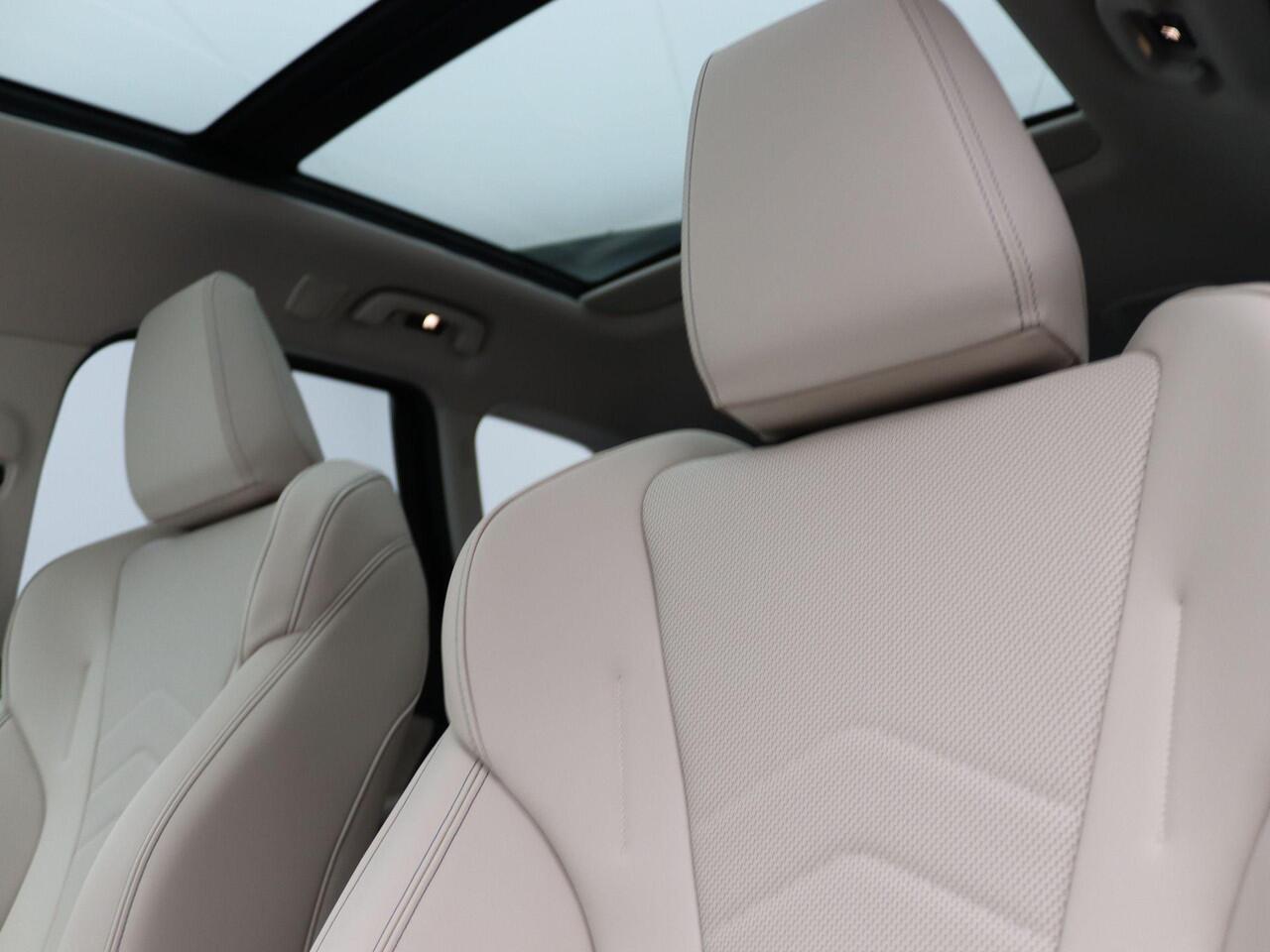 BMW iX1 eDrive20 | Model xLine | Innovation Package | Travel Package