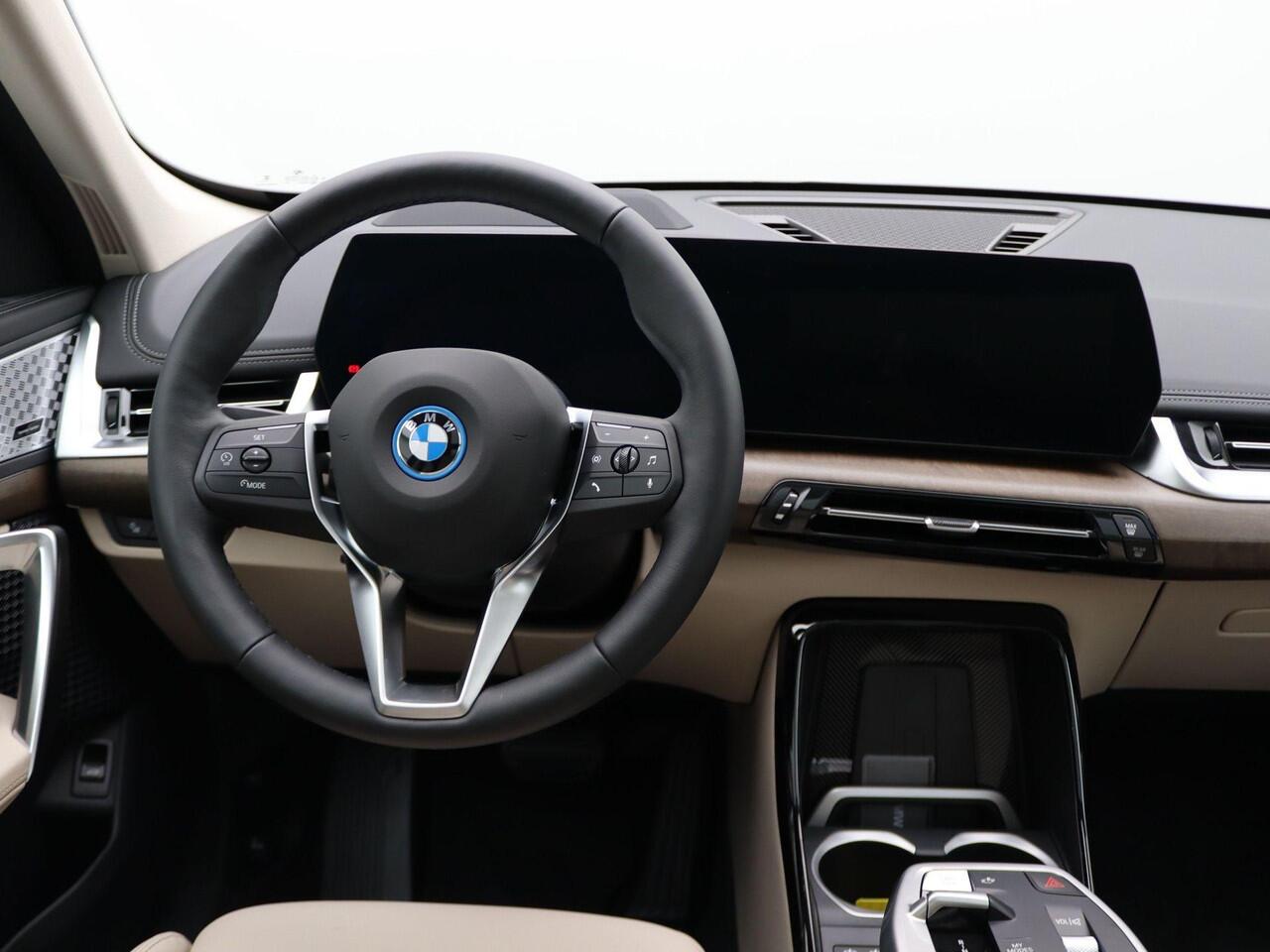 BMW iX1 eDrive20 | Model xLine | Innovation Package | Travel Package