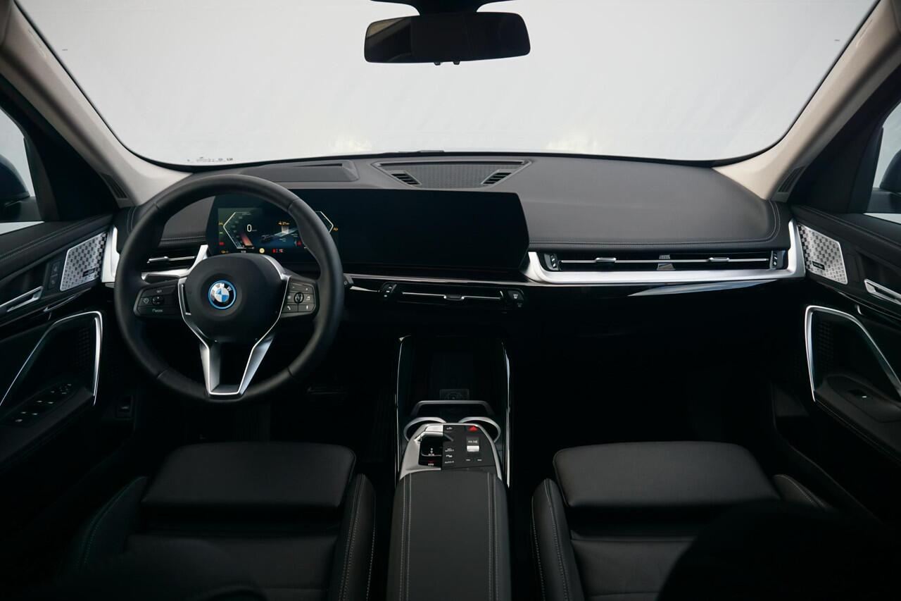 BMW iX1 eDrive20 | xLine | Innovation Pack | Travel Pack