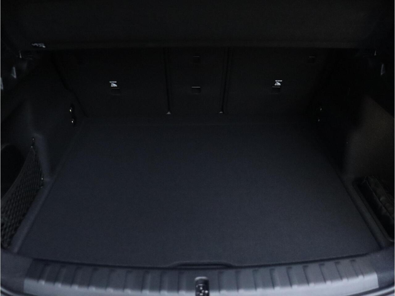 BMW iX1 eDrive20 | M Sportpakket Pro | Panodak | Harman Kardon | Elektr. Voorstoelen | Comfort Access | Stuurwiel Verwarming | Driving Assistant Plus | 19'' LMV