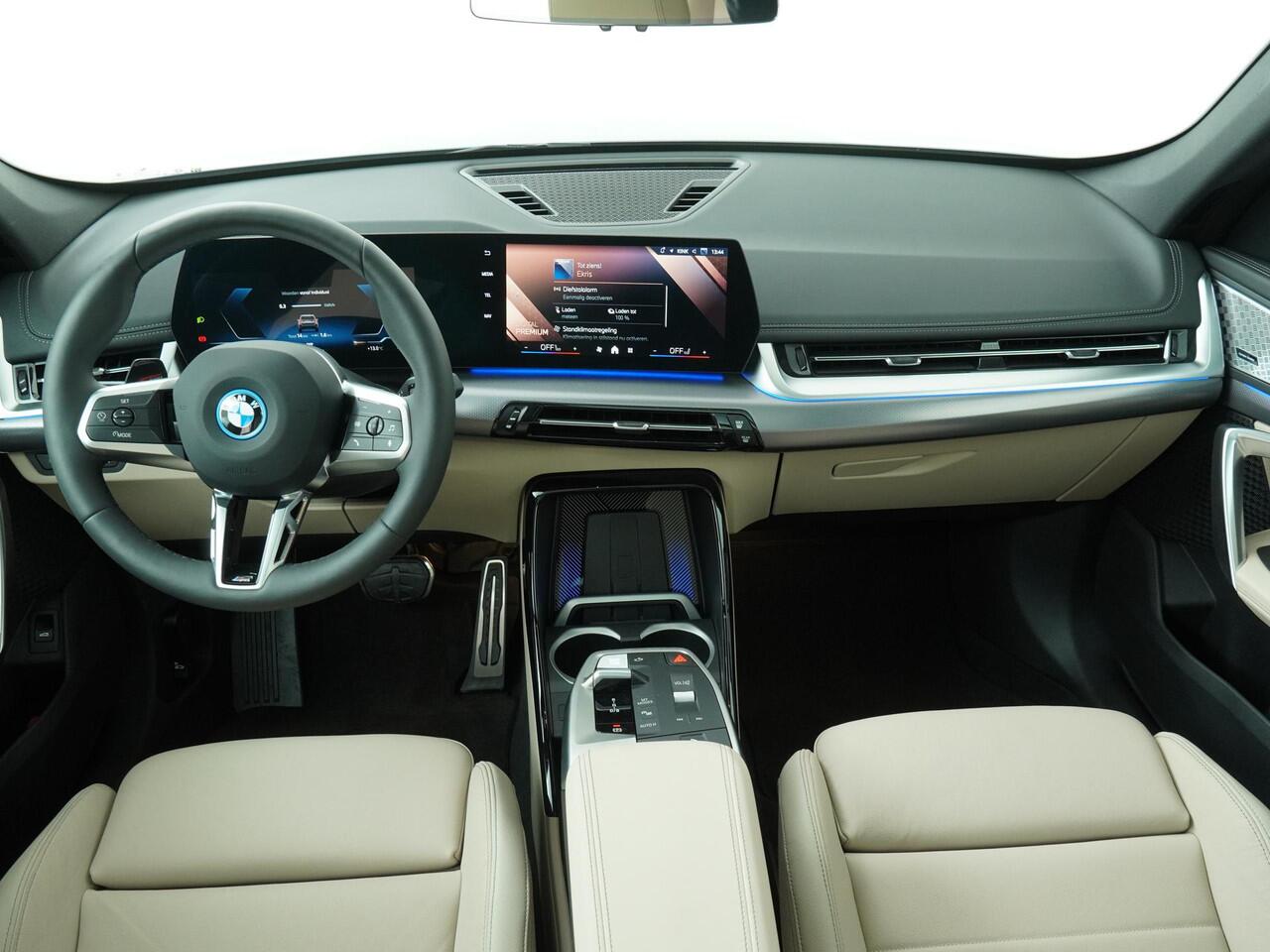 BMW iX1 eDrive20 | M Sportpakket Pro | Premium Pack | Travel Pack | Ekris Selection