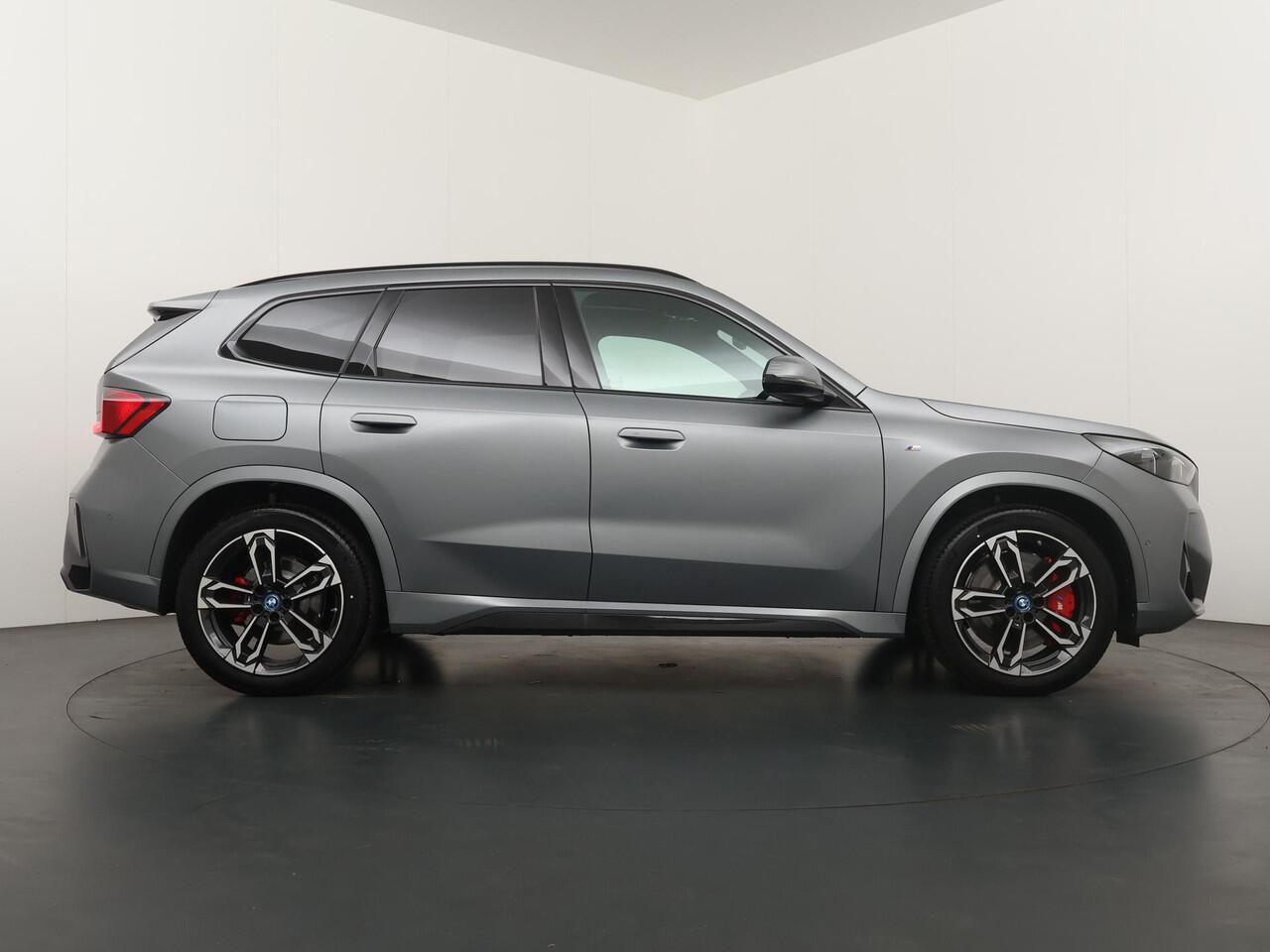 BMW iX1 eDrive20 | M Sportpakket Pro | Premium Pack | Travel Pack | Ekris Selection