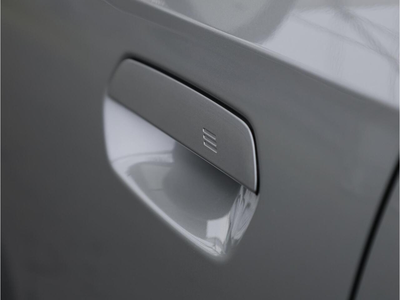 BMW iX1 eDrive20 67 kWh M Sport Edition M Sportpakket Pro | Verwarmd Stuurwiel | Comfort Access | Elektrische Trekhaak | panoramadak | Stoelverwarming | Head-Up | Harman-Kardon | Ekris Selection