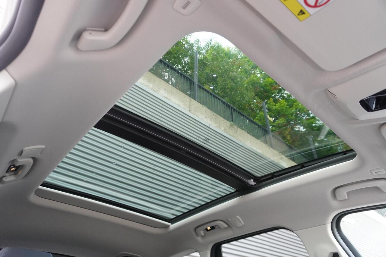 BMW iX1 eDrive20 xLine | Harman-Kardon sound system | BMW Head-Up Display | Parking Assistant Plus | Driving Assistant Plus | Comfort Pack | Trekhaak met elektrisch wegklapbare kogel | Glazen panoramadak | Ekris Selection