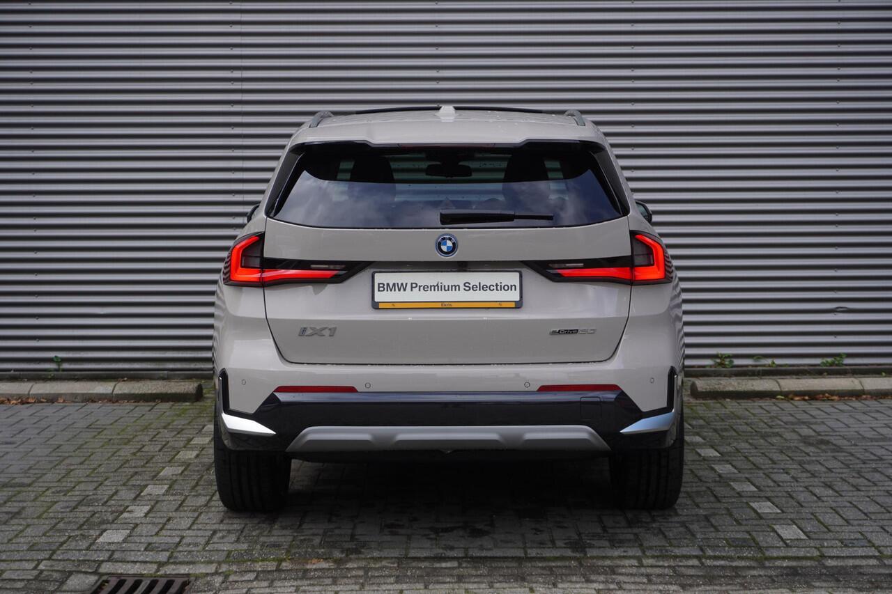 BMW iX1 eDrive20 xLine | Harman-Kardon sound system | BMW Head-Up Display | Parking Assistant Plus | Driving Assistant Plus | Comfort Pack | Trekhaak met elektrisch wegklapbare kogel | Glazen panoramadak | Ekris Selection