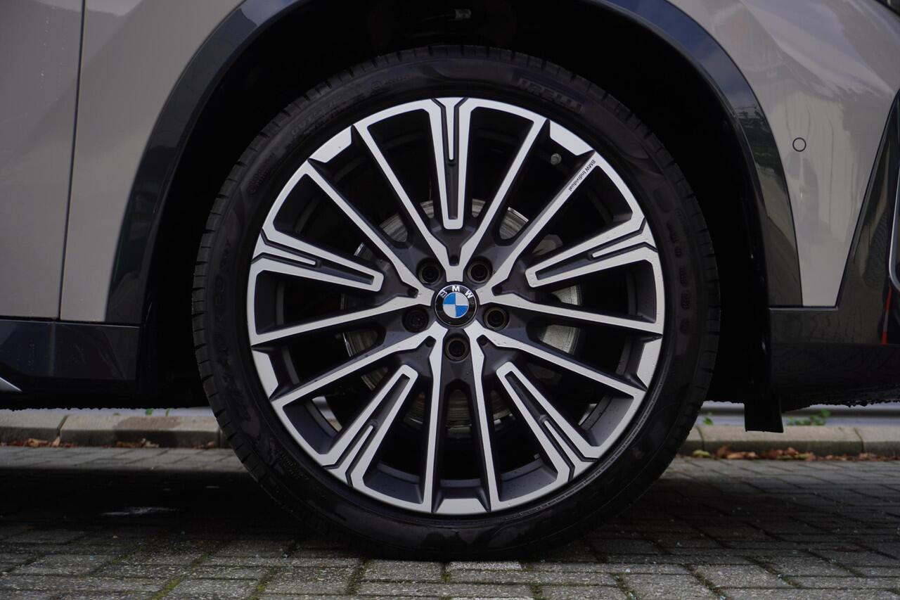 BMW iX1 eDrive20 xLine | Harman-Kardon sound system | BMW Head-Up Display | Parking Assistant Plus | Driving Assistant Plus | Comfort Pack | Trekhaak met elektrisch wegklapbare kogel | Glazen panoramadak | Ekris Selection