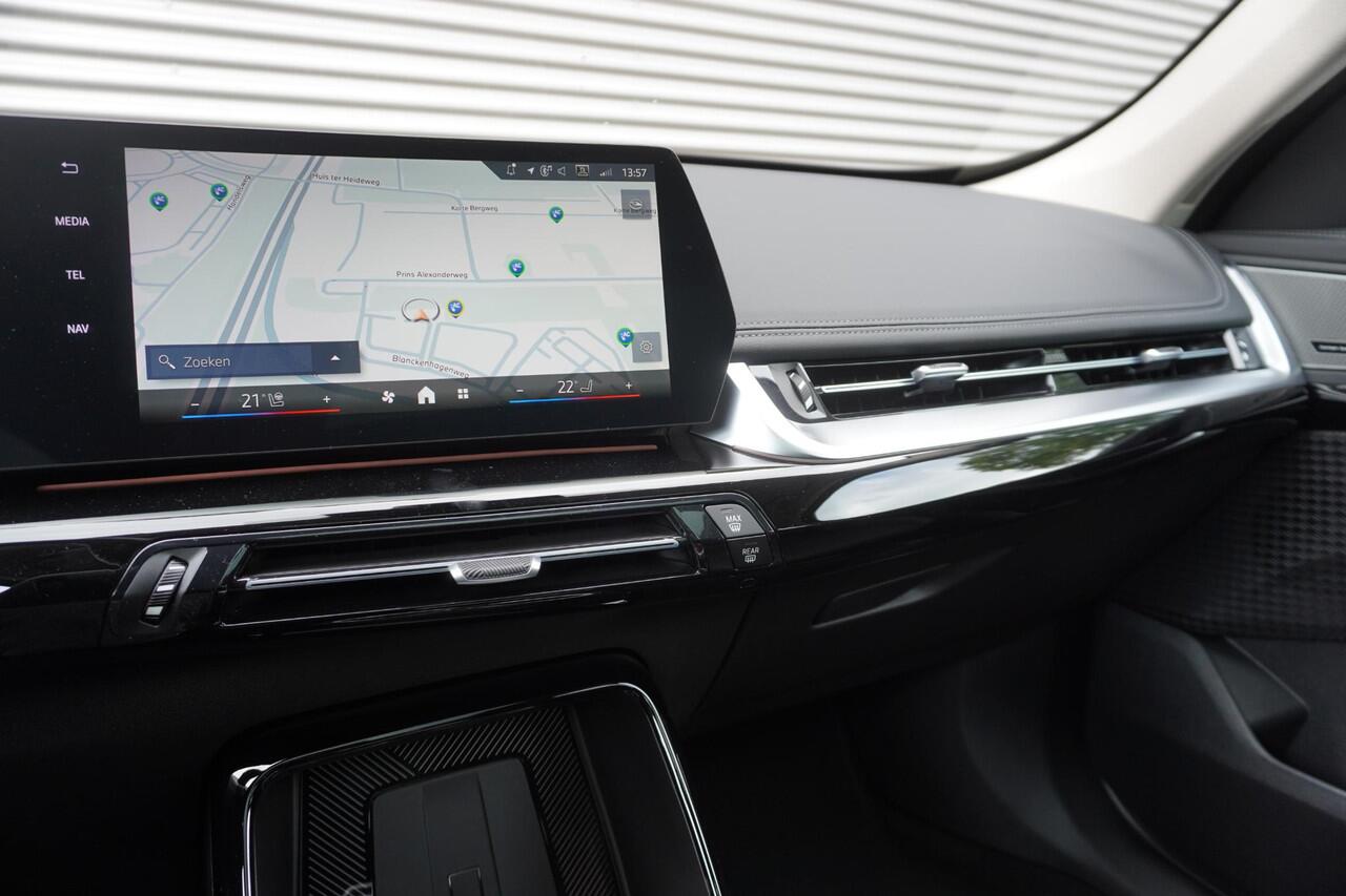 BMW iX1 eDrive20 xLine | Harman-Kardon sound system | BMW Head-Up Display | Parking Assistant Plus | Driving Assistant Plus | Comfort Pack | Trekhaak met elektrisch wegklapbare kogel | Glazen panoramadak | Ekris Selection