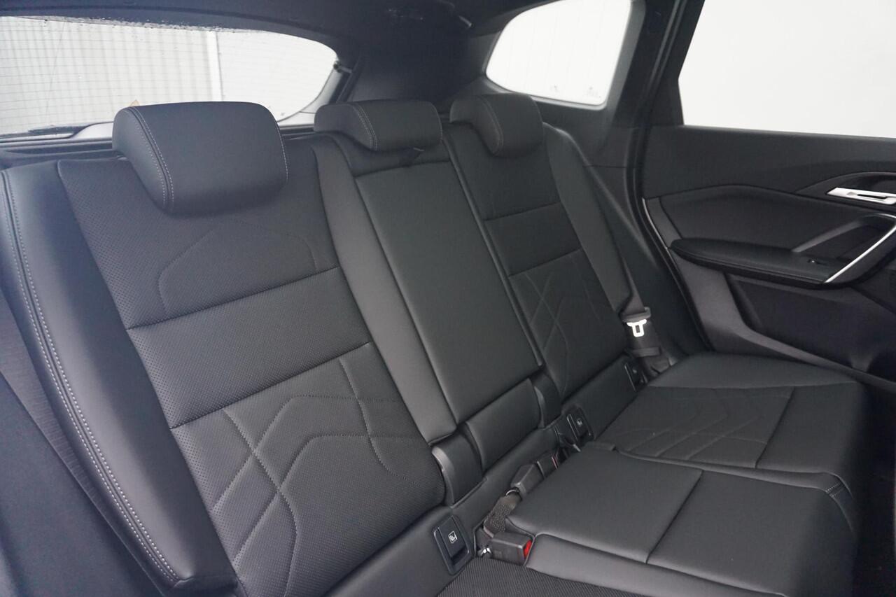 BMW iX1 eDrive20 M Sport | Trekhaak | Panoramadak | Harman Kardon | Cruise control adaptief met Stop&Go | Comfort Access | Ekris Selection