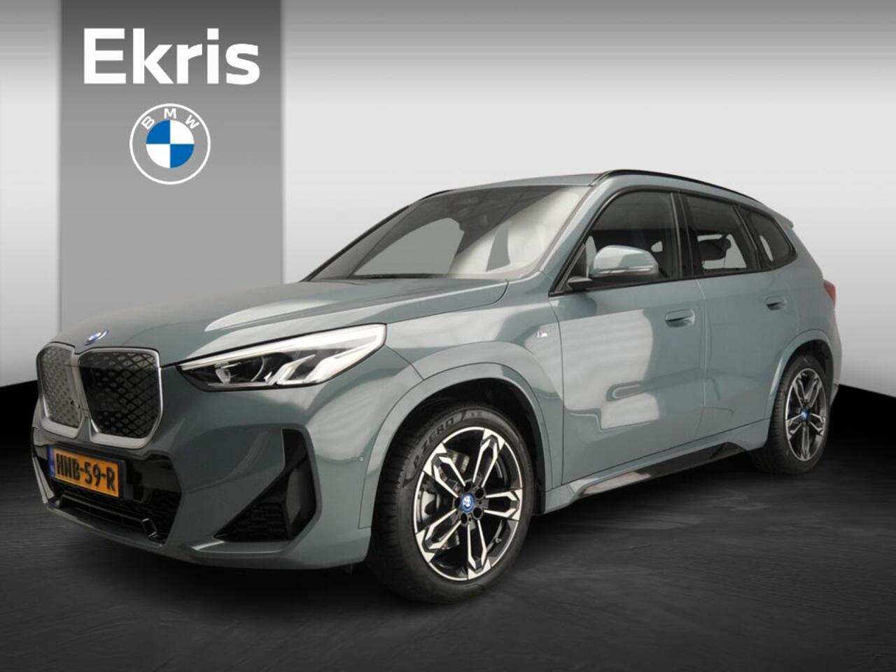 BMW iX1 xDrive30 | M-Sportpakket | LED | Leder | Navigatie | Schuifdak | Stoelverwarming | DAB | Alu 19 inch