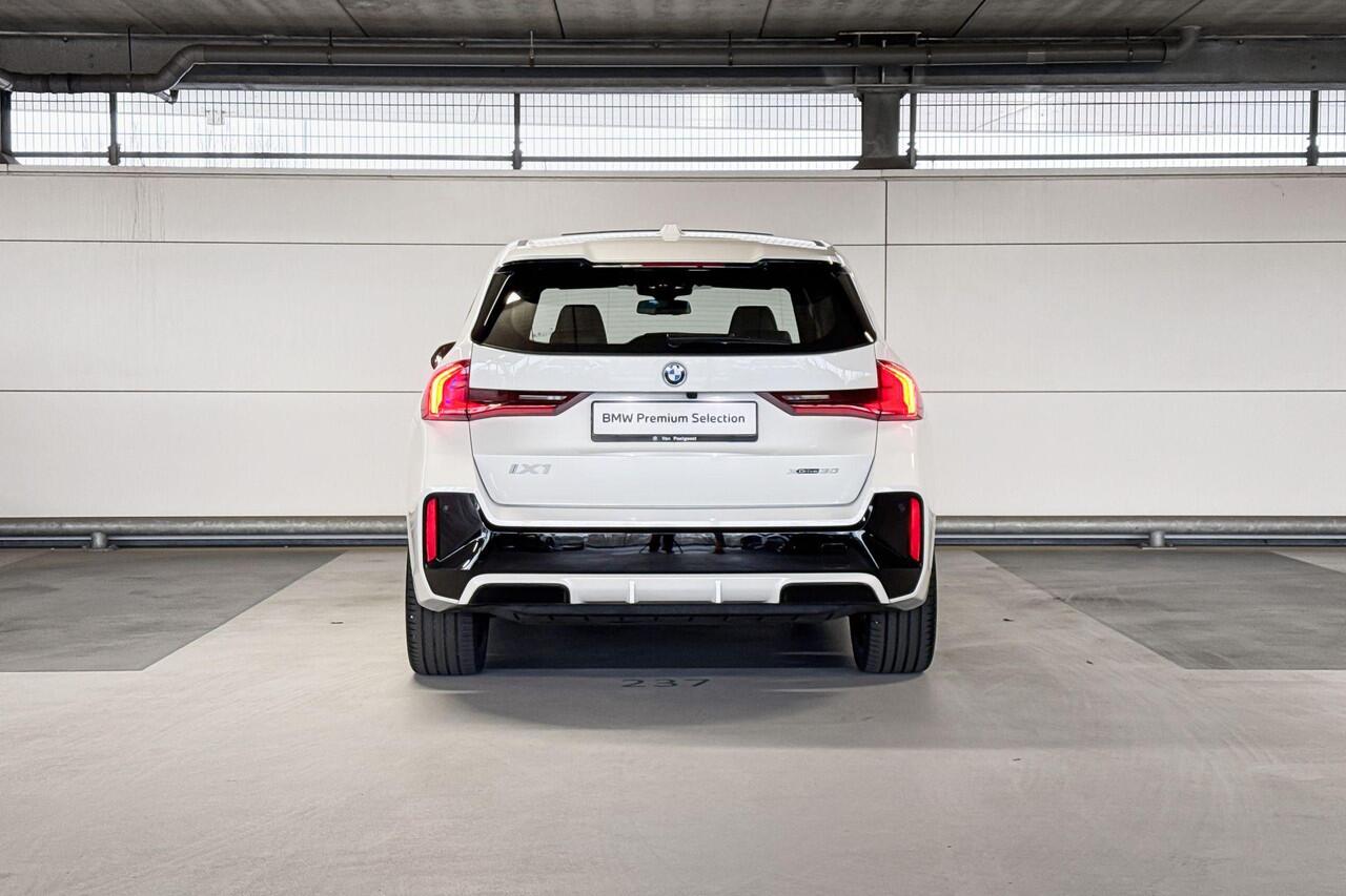 BMW iX1 xDrive30 67 kWh