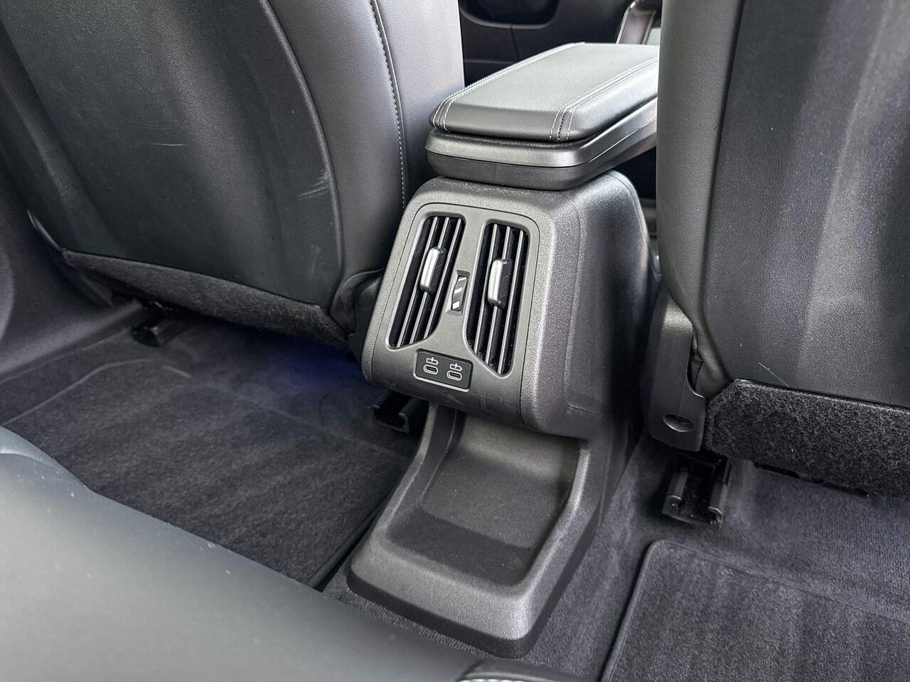 BMW iX1 xDrive30 67 kWh M Sport Pro 20 Inch / Comfort Acces / Shadow Line / Binnen & Buitenspiegel Automatisch Dimmend / Stoelverwarming