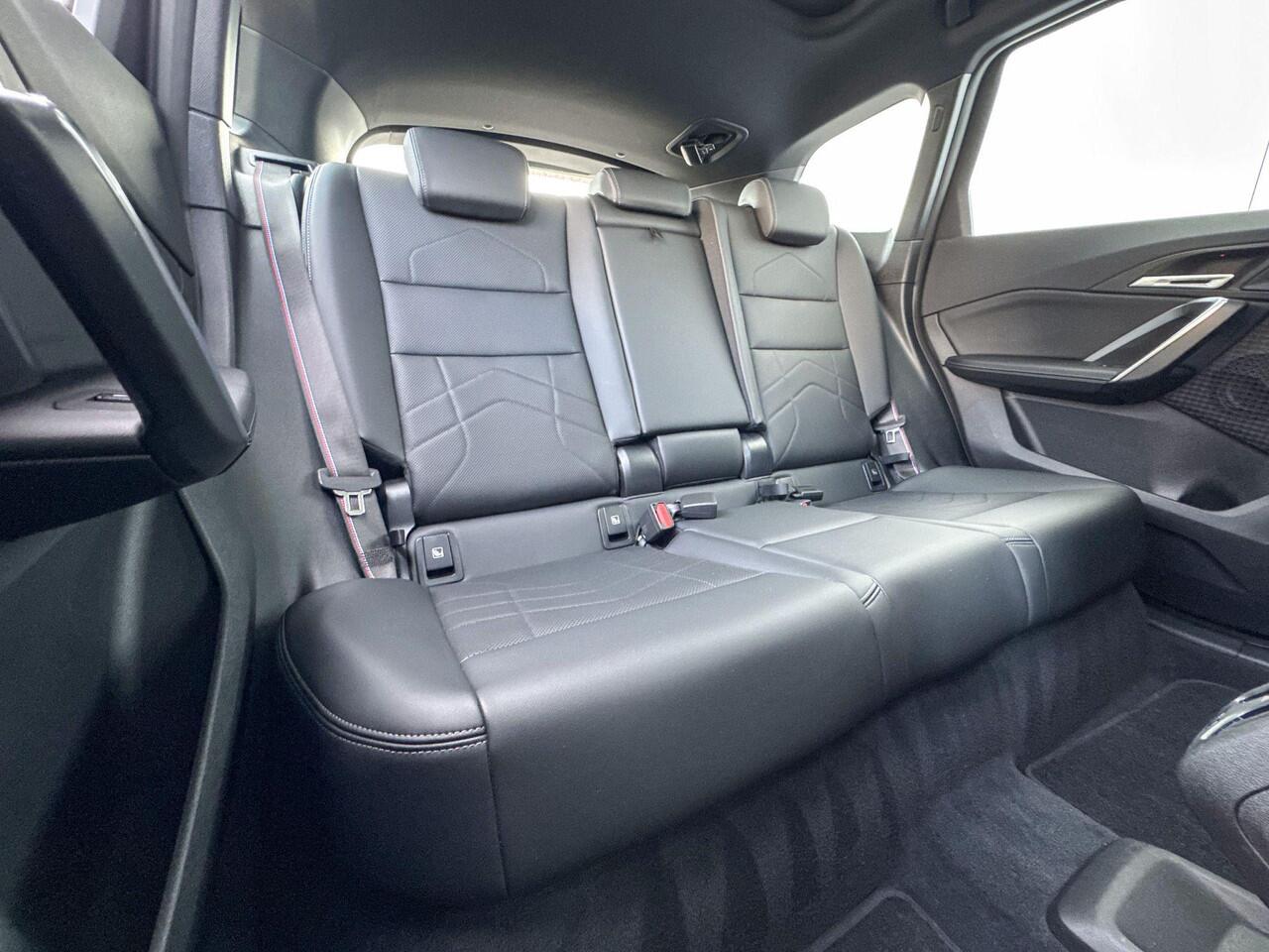 BMW iX1 xDrive30 67 kWh M Sport Pro 20 Inch / Comfort Acces / Shadow Line / Binnen & Buitenspiegel Automatisch Dimmend / Stoelverwarming