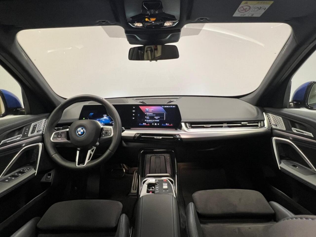 BMW iX1 xDrive30 67 kWh M Sport Pro - Pano - Trekhaak - Head-Up
