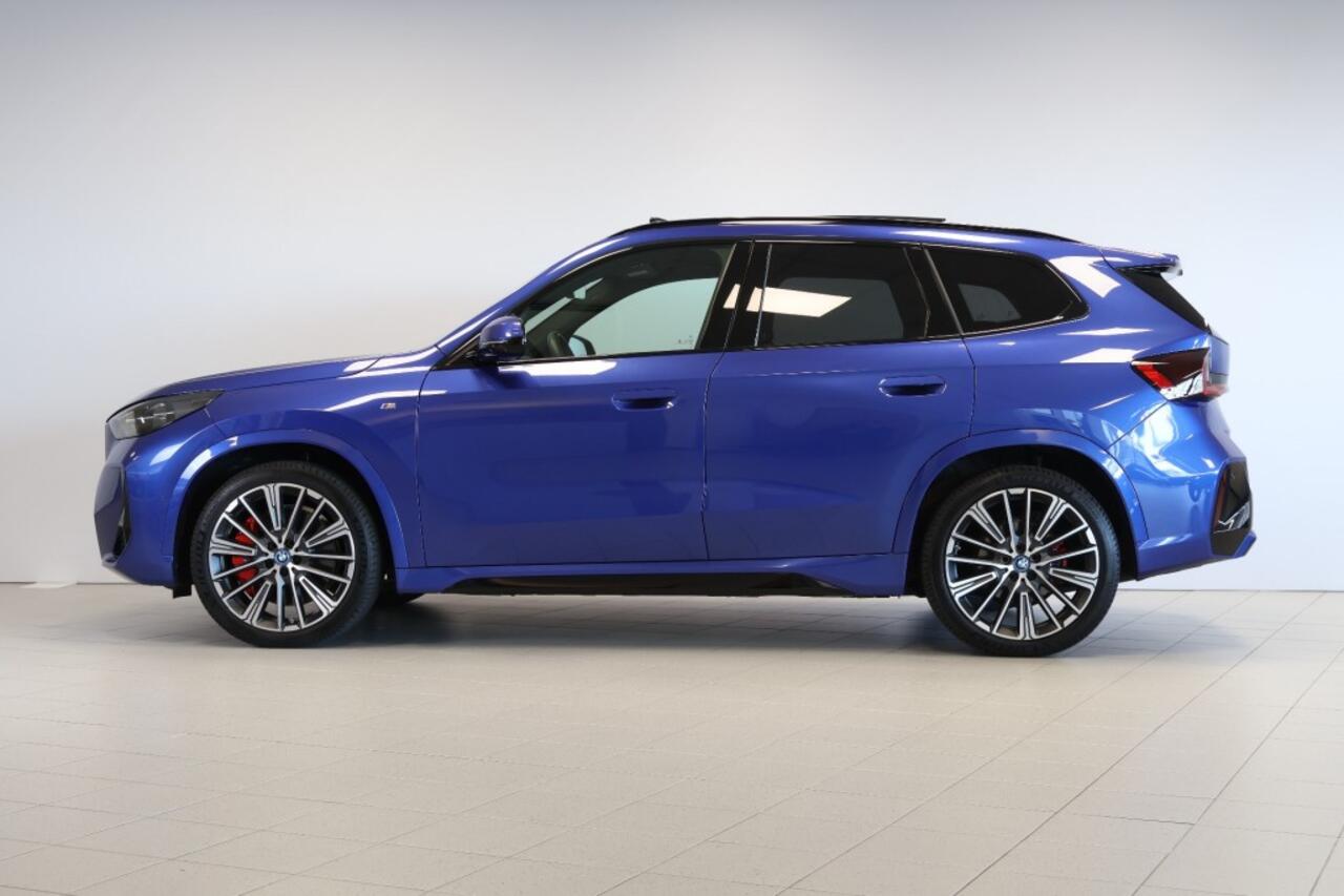 BMW iX1 xDrive30 67 kWh M Sport Pro - Pano - Trekhaak - Head-Up