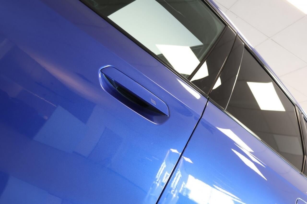 BMW iX1 xDrive30 67 kWh M Sport Pro - Pano - Trekhaak - Head-Up