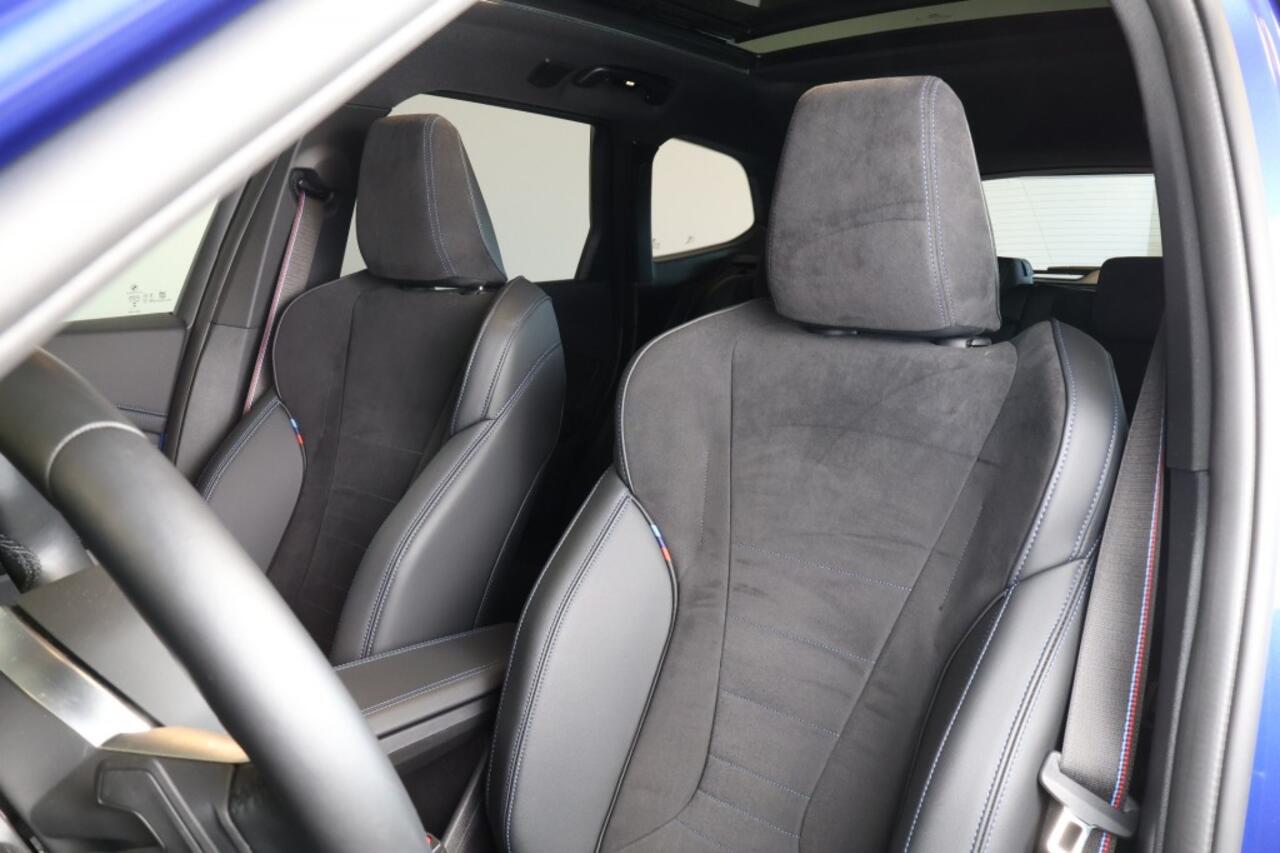 BMW iX1 xDrive30 67 kWh M Sport Pro - Pano - Trekhaak - Head-Up