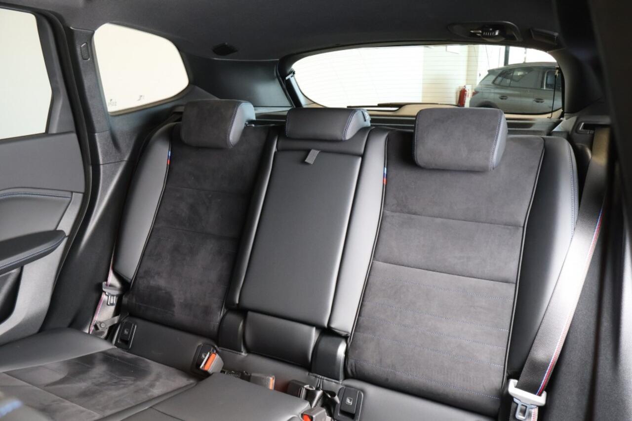 BMW iX1 xDrive30 67 kWh M Sport Pro - Pano - Trekhaak - Head-Up