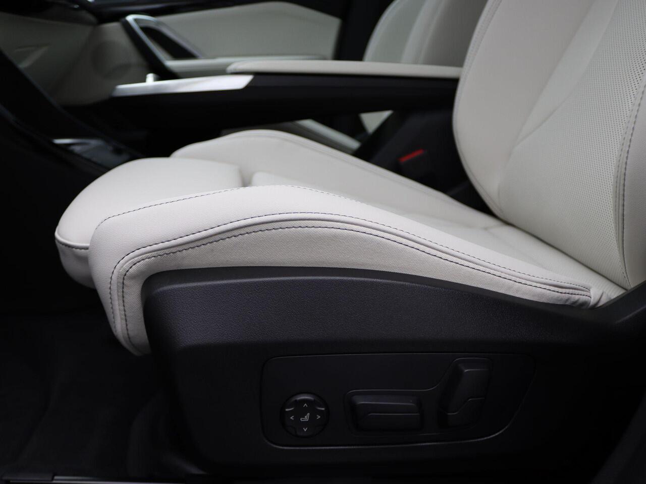 BMW iX1 eDrive20 M Sport Edition | Premium Pack | Comfort Pack | Travel Pack | Trekhaak | Panoramadak | Elektrisch Verstelbare Sportstoelen | Harman Kardon | 19'' | Ekris Selection