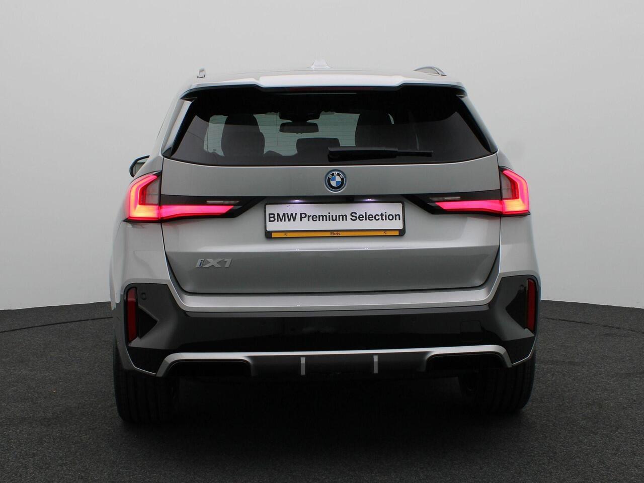 BMW iX1 eDrive20 M Sport Edition | Premium Pack | Comfort Pack | Travel Pack | Trekhaak | Panoramadak | Elektrisch Verstelbare Sportstoelen | Harman Kardon | 19'' | Ekris Selection