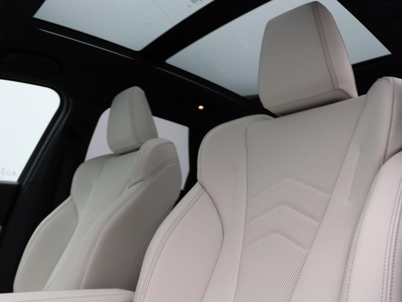 BMW iX1 eDrive20 M Sport Edition | Premium Pack | Comfort Pack | Travel Pack | Trekhaak | Panoramadak | Elektrisch Verstelbare Sportstoelen | Harman Kardon | 19'' | Ekris Selection