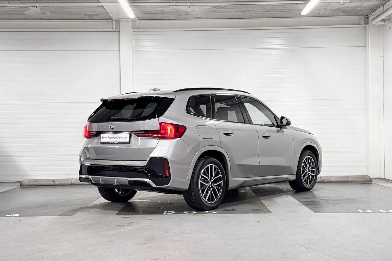 BMW iX1 eDrive20 | M-Sport | Driving Assistant | Parking Assistant | Stoelverwarming | Trekaak