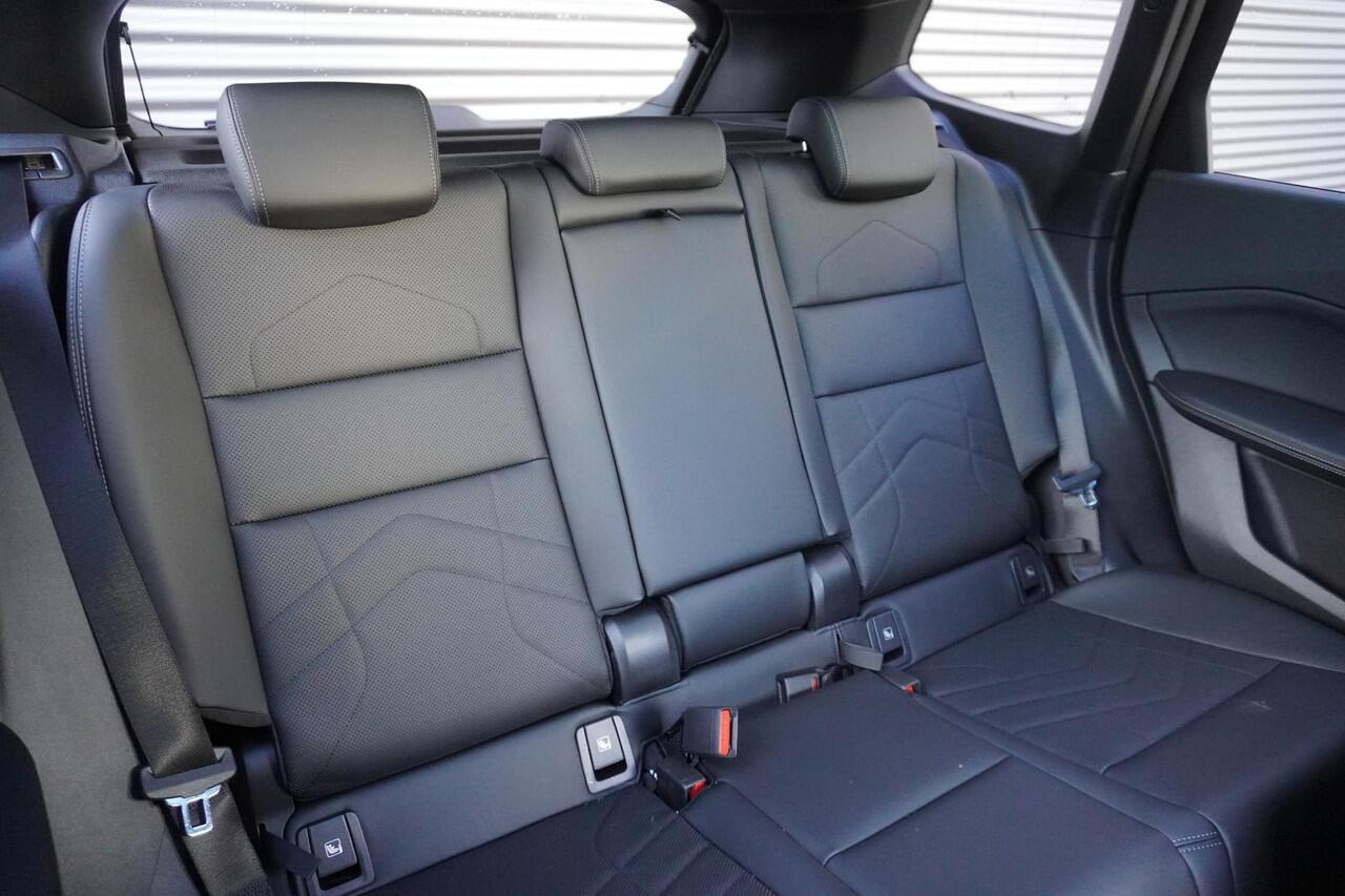 BMW iX1 eDrive20 M Sportpakket | Premium Pack | Comfort Pack | Trekhaak met elektrisch wegklapbare kogel | Glazen panoramadak | Harman-Kardon sound system | Ekris Selection