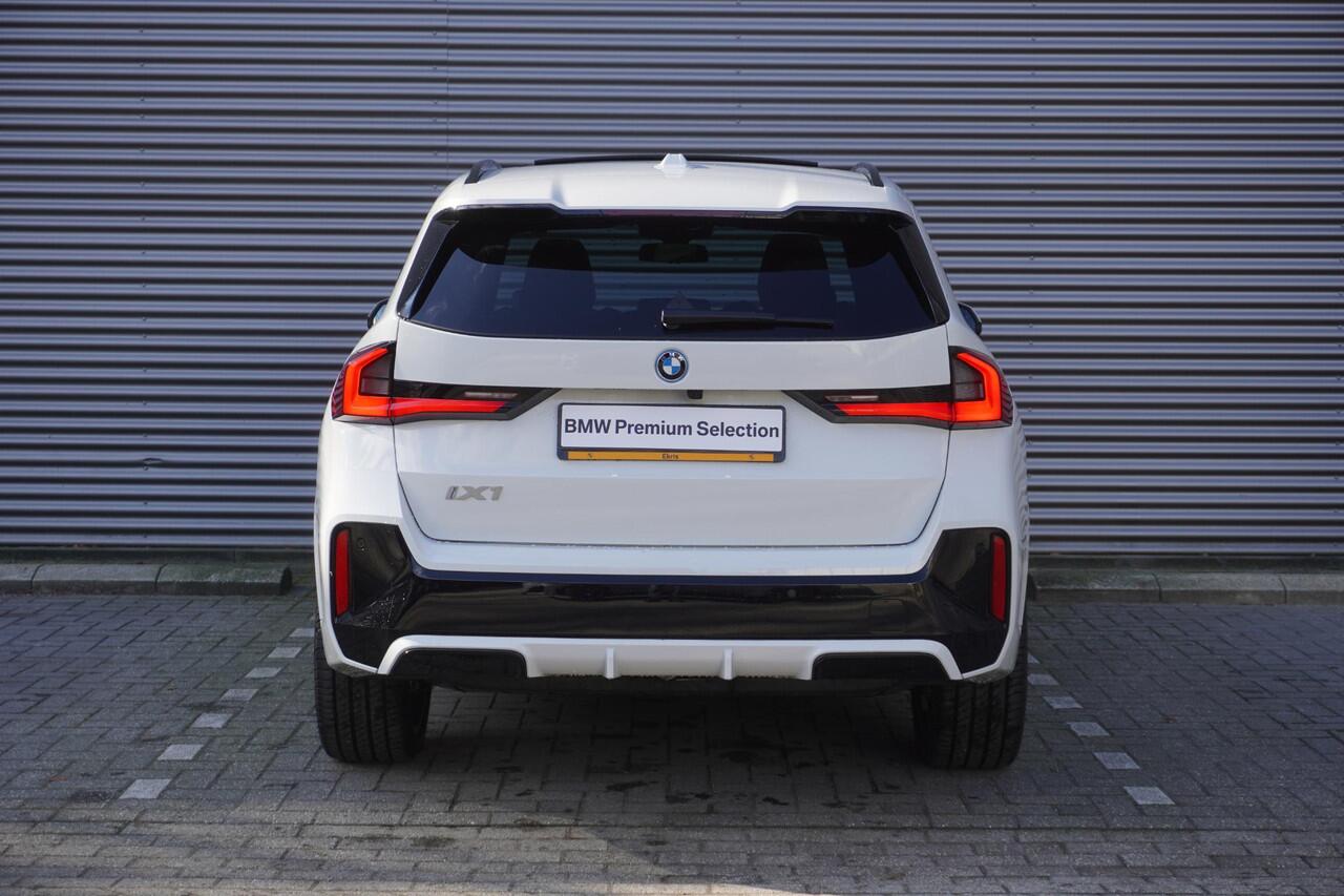 BMW iX1 eDrive20 M Sportpakket | Premium Pack | Comfort Pack | Trekhaak met elektrisch wegklapbare kogel | Glazen panoramadak | Harman-Kardon sound system | Ekris Selection