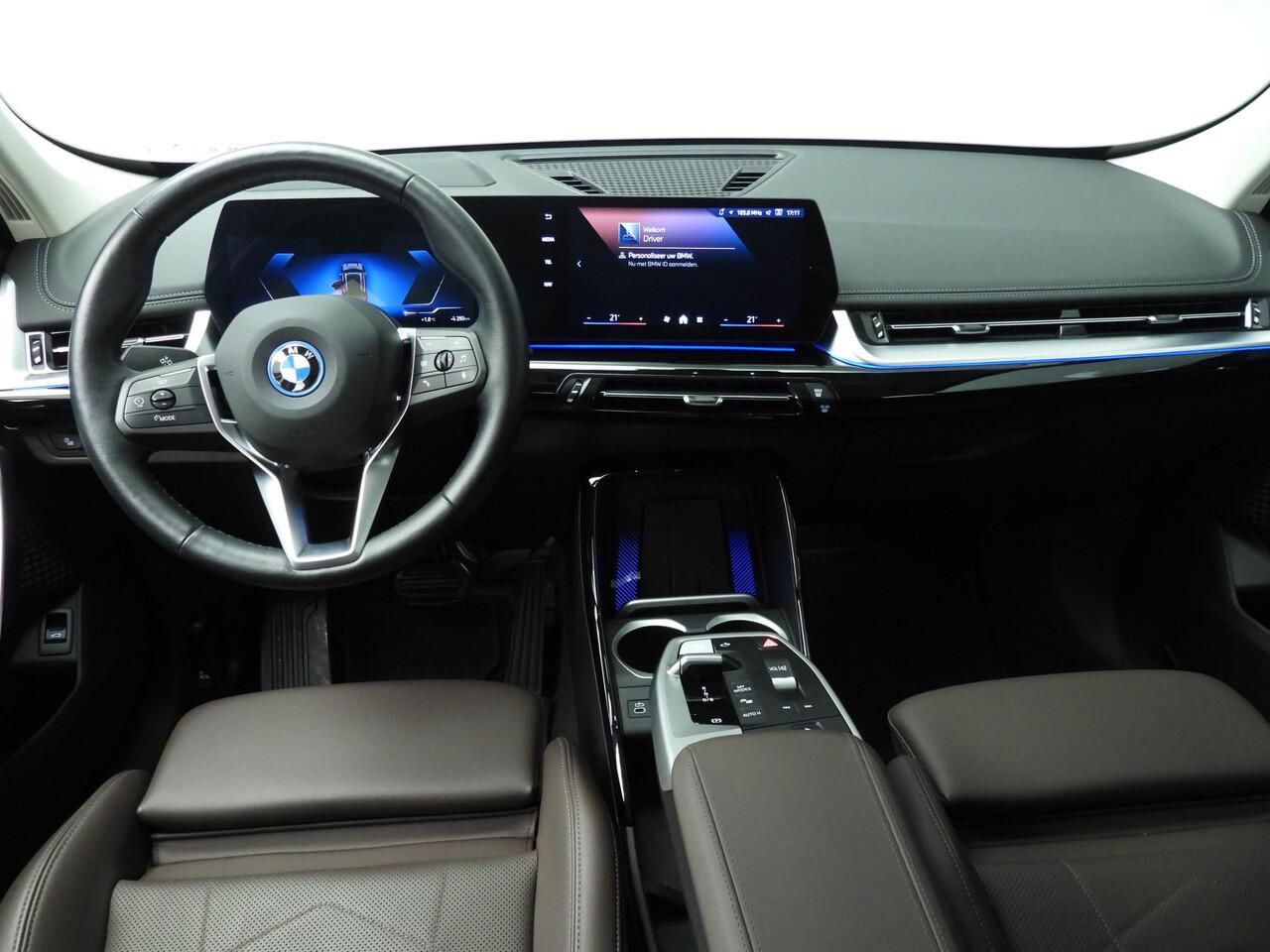 BMW iX1 xDrive30 | LED | Leder | HUD | Active cruise | Sportstoelen | Elektr. zetels | DAB | Harman-kardon sound | Alu 18 inch