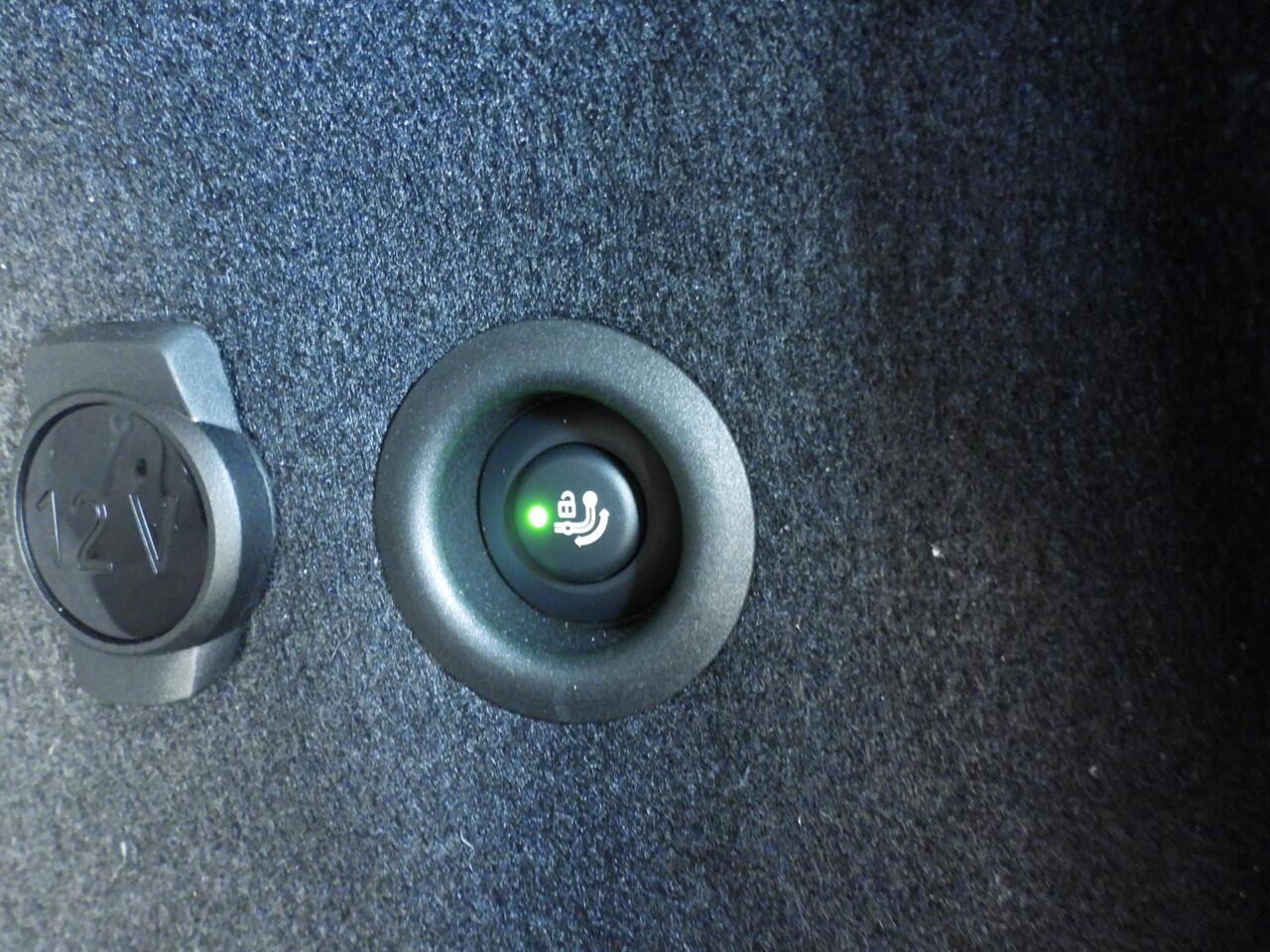 BMW iX1 eDrive20 | M-Sportpakket | LED | Navigatie | Schuifdak | Trekhaak | Elektr. zetels | DAB | Harman-kardon sound | Alu 18 inch