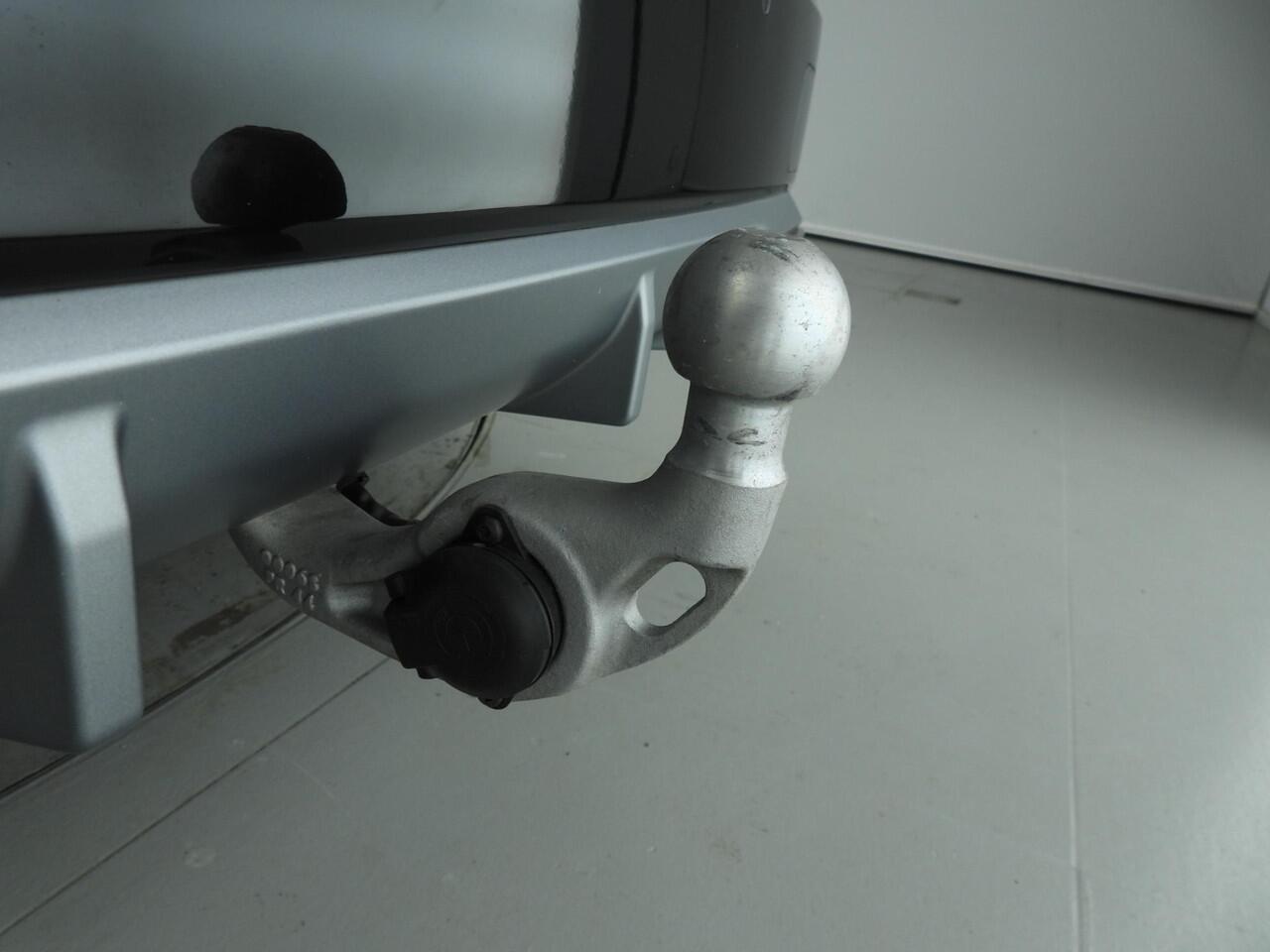 BMW iX1 eDrive20 | M-Sportpakket | LED | Navigatie | Schuifdak | Trekhaak | Elektr. zetels | DAB | Harman-kardon sound | Alu 18 inch