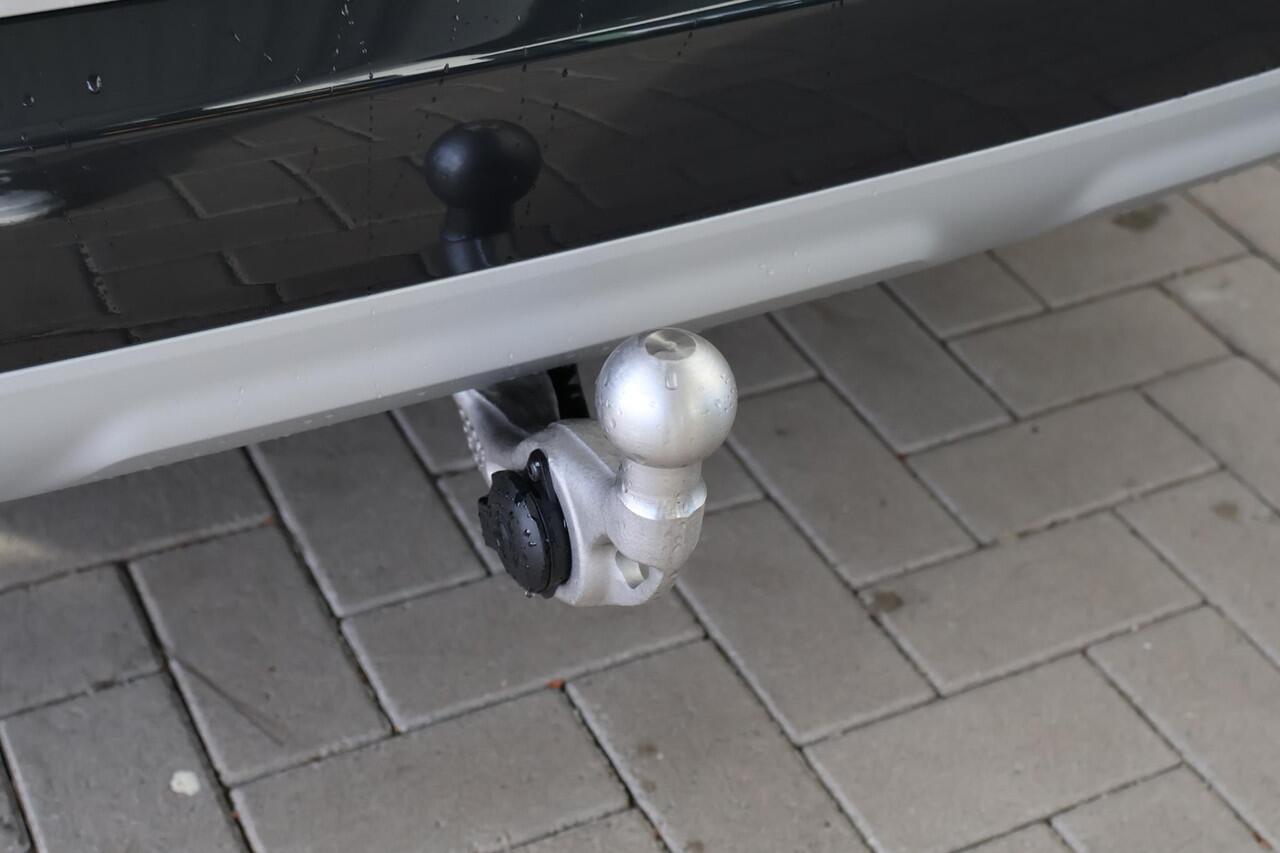 BMW iX1 eDrive20 67 kWh M Sport Edition | Glazen Panoramadak | Trekhaak Elektrisch | Stuur- en stoelverwarming | Stoelen Elektrisch met Massage | Active Cruise Control | Head-Up Display | Harman Kardon | Ekris Selection