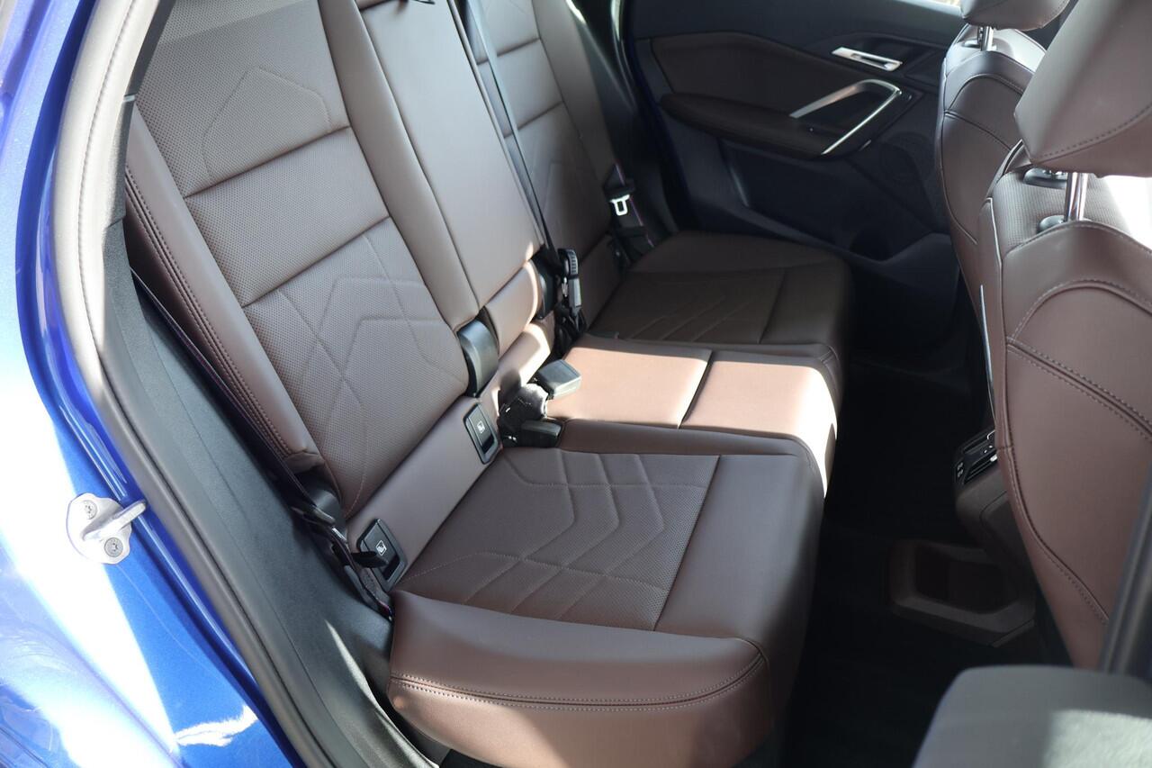 BMW iX1 eDrive20 | M Sportpakket Pro | Panorama Dak | Stoelverwarming | Achteruitrijcamera