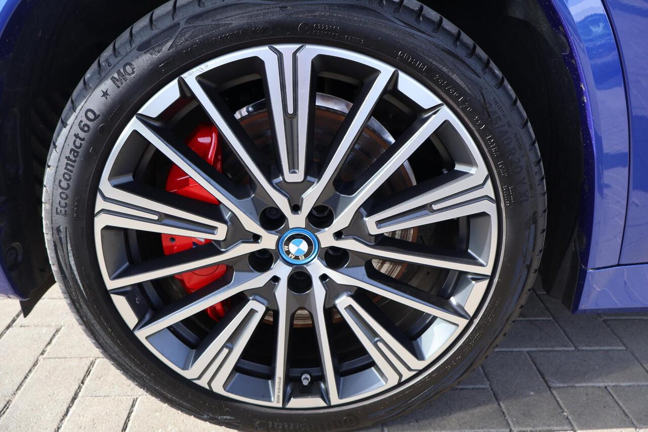 BMW iX1 eDrive20 | M Sportpakket Pro | Panorama Dak | Stoelverwarming | Achteruitrijcamera