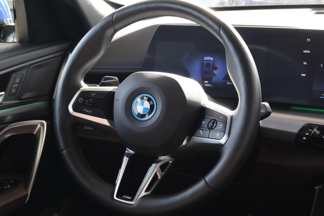 BMW iX1 eDrive20 | M Sportpakket Pro | Panorama Dak | Stoelverwarming | Achteruitrijcamera