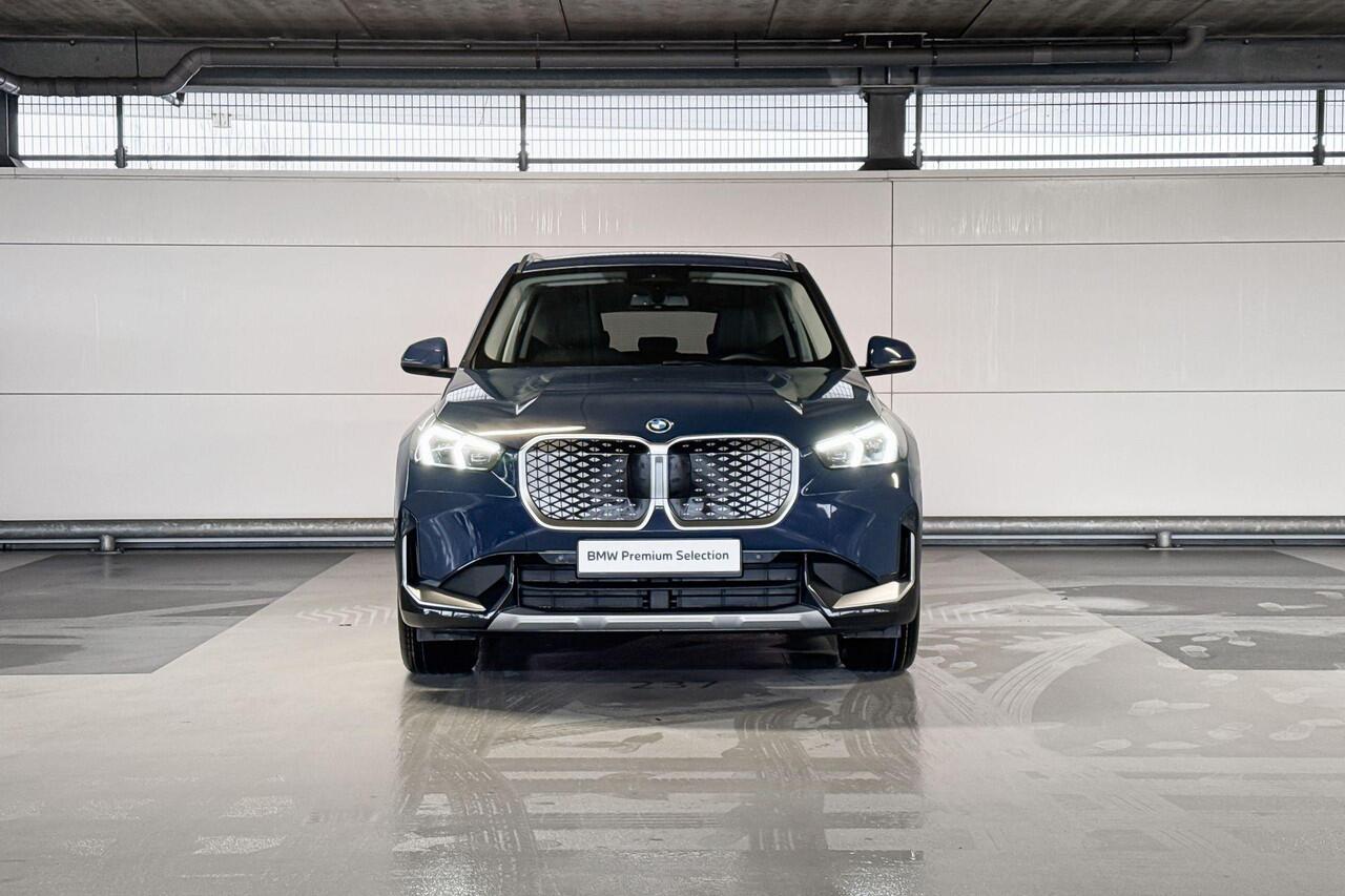 BMW iX1 eDrive20 Pure Edition 67 kWh | xLine | Premium Pack | Trekhaak