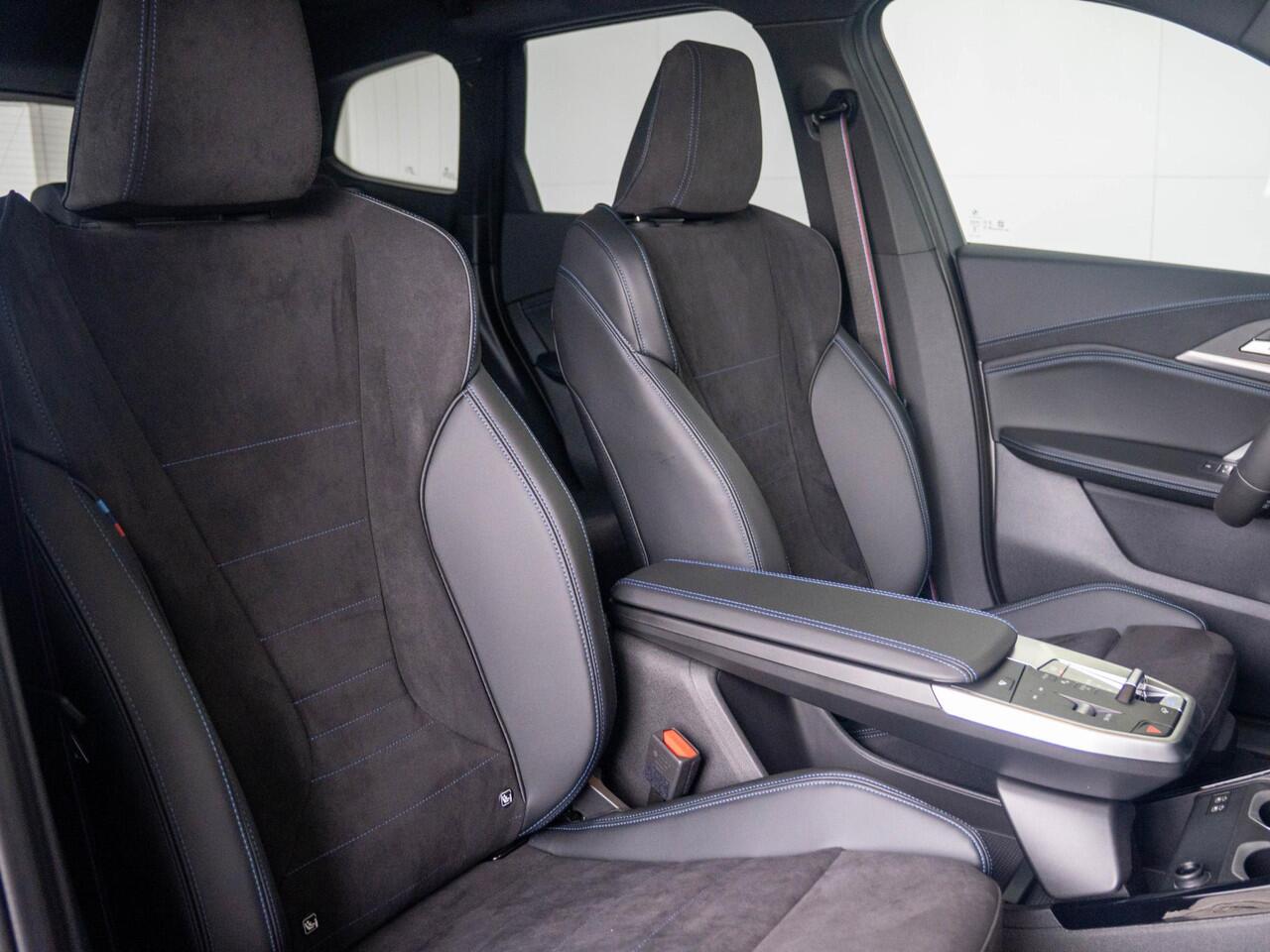 BMW iX1 eDrive20 | M Sportpakket Pro | Premium Pack | Stuurwielrand verwarmd | Comfort Access | Achteruitrijcamera | Panoramadak | Stoelverwarming | Trekhaak | Ekris Selection