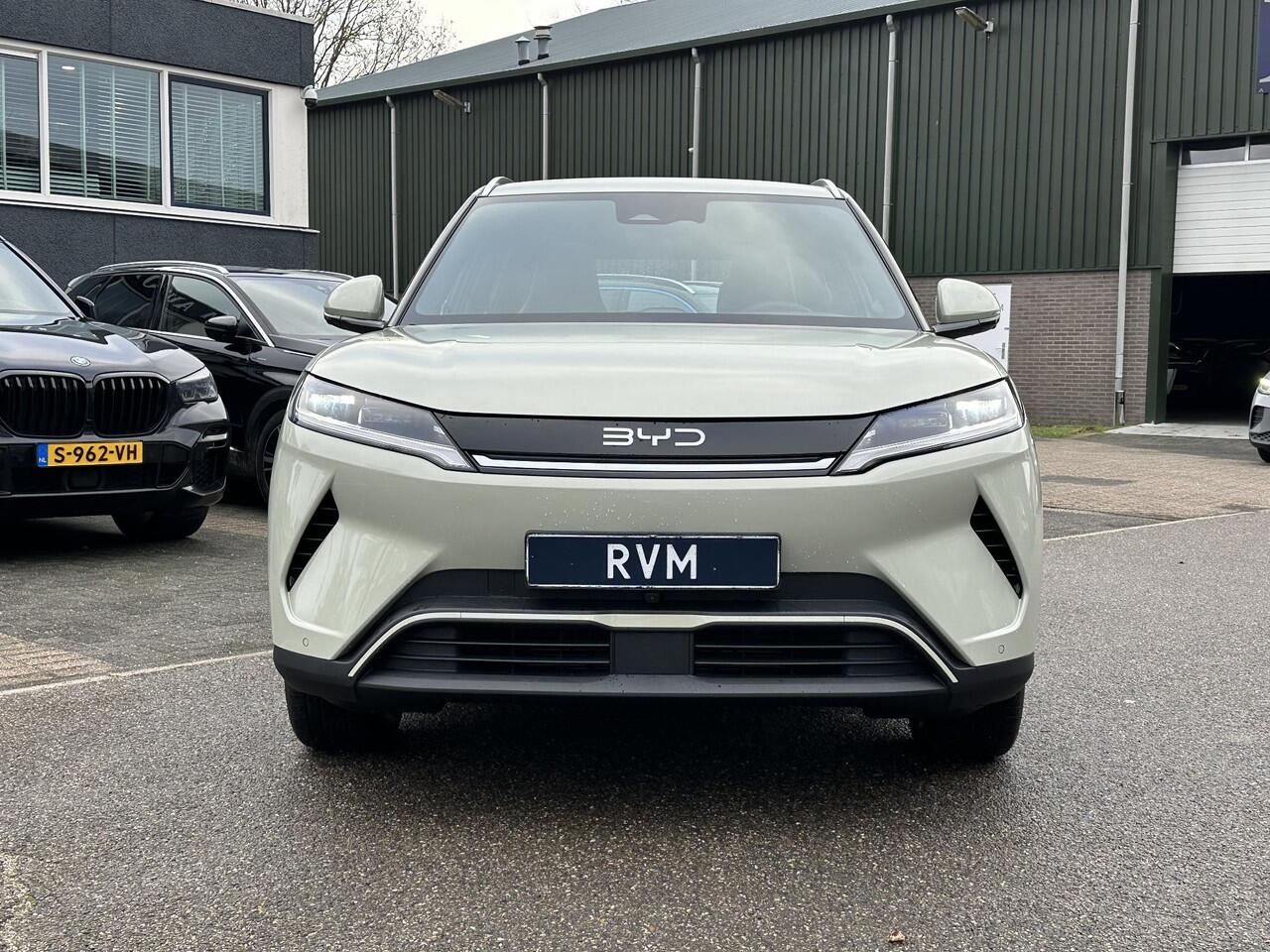 BYD ATTO 2 Boost 45 kWh VAN: ¤32.900,- VOOR: ¤30.770,- UW EINDEJAARSVOORDEEL: ¤2.130,- |800KM!|VOLLEDIGE BYD FABRIEKSGARANTIE TOT 11-2030 OF 150.000KM| STOEL + STUUR VERWARMING| ADAP. CRUISE| 360 CAMERA| PANO | DODE HOEK|