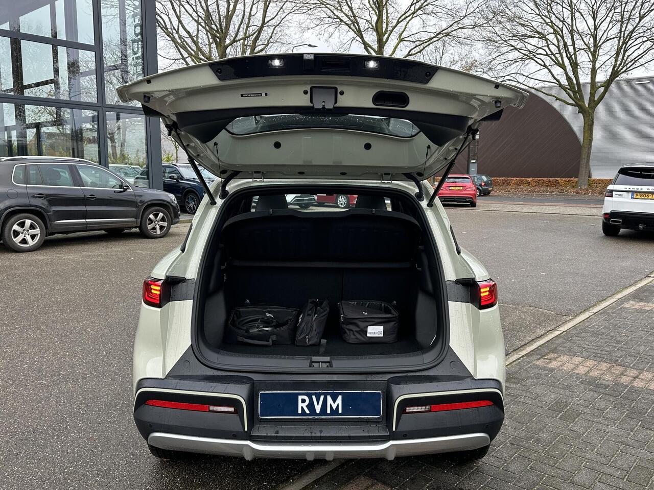 BYD ATTO 2 Boost 45 kWh VAN: ¤32.900,- VOOR: ¤30.770,- UW EINDEJAARSVOORDEEL: ¤2.130,- |800KM!|VOLLEDIGE BYD FABRIEKSGARANTIE TOT 11-2030 OF 150.000KM| STOEL + STUUR VERWARMING| ADAP. CRUISE| 360 CAMERA| PANO | DODE HOEK|