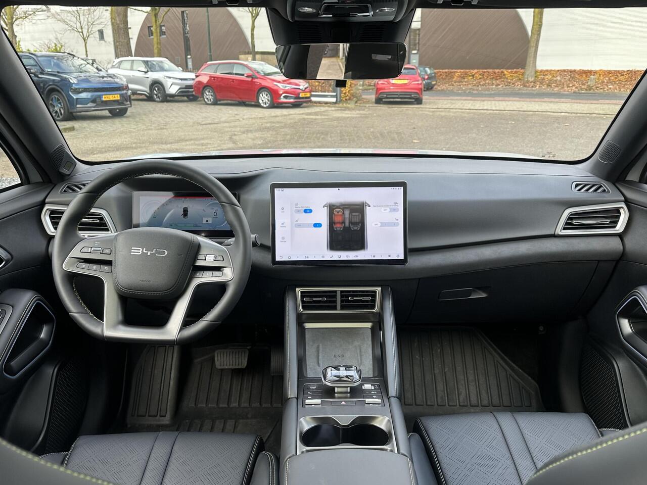 BYD ATTO 2 Boost 45 kWh VAN: ¤32.900,- VOOR: ¤30.770,- UW EINDEJAARSVOORDEEL: ¤2.130,- | 700KM! |VOLLEDIGE BYD FABRIEKSGARANTIE TOT 11-2030 OF 150.000KM| STOEL + STUUR VERWARMING| ADAP. CRUISE| 360 CAMERA| PANO | DODE HOEK|