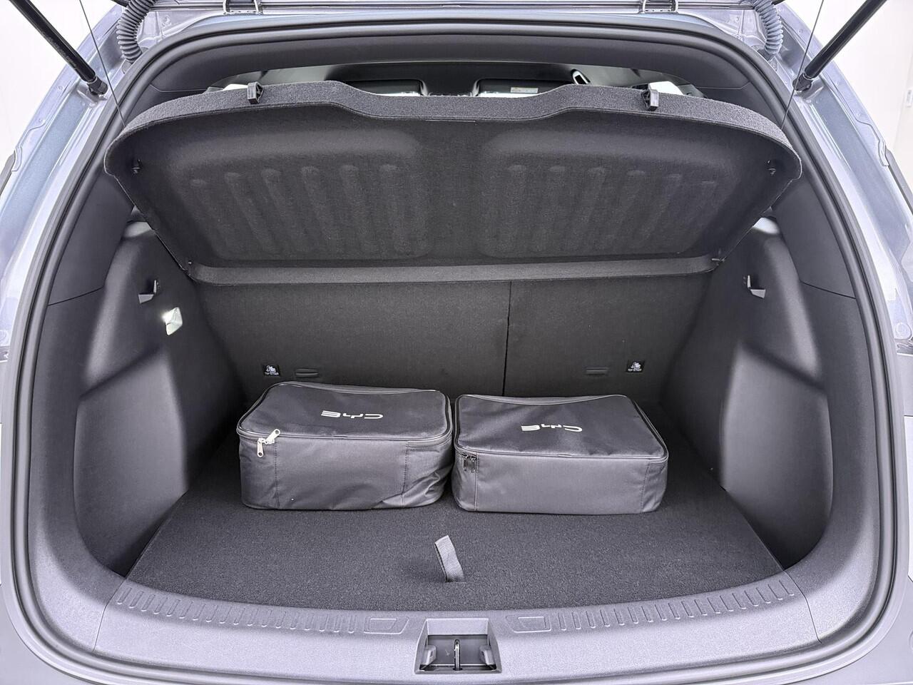 BYD ATTO 2 Boost 45 kWh VAN ¤31.900,- VOOR ¤ 27.877,- UW LENTEVOORDEEL ¤4.023,-!| DIRECT LEVERBAAR | Volledige BYD Fabrieksgarantie t/m 11-2030 of 150.000 km | Stoel & Stuurverwarming | Adaptieve Cruise | 360° Camera | Panoramadak | Dodehoekassistent | Origineel NL 