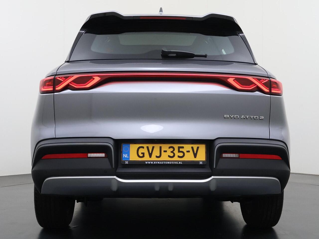 BYD ATTO 2 Boost 45 kWh VAN ¤31.900,- VOOR ¤ 27.877,- UW LENTEVOORDEEL ¤4.023,-!| DIRECT LEVERBAAR | Volledige BYD Fabrieksgarantie t/m 11-2030 of 150.000 km | Stoel & Stuurverwarming | Adaptieve Cruise | 360° Camera | Panoramadak | Dodehoekassistent | Origineel NL 