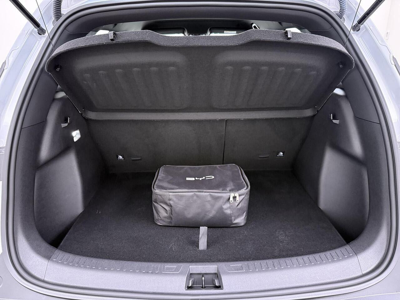 BYD ATTO 2 Boost 45 kWh VAN ¤31.900,- VOOR ¤ 27.877,- UW LENTEVOORDEEL ¤4.023,-! | DIRECT LEVERBAAR | Volledige BYD Fabrieksgarantie t/m 11-2030 of 150.000 km | Stoel & Stuurverwarming | Adaptieve Cruise | 360° Camera | Panoramadak | Dodehoekassistent | Origineel NL