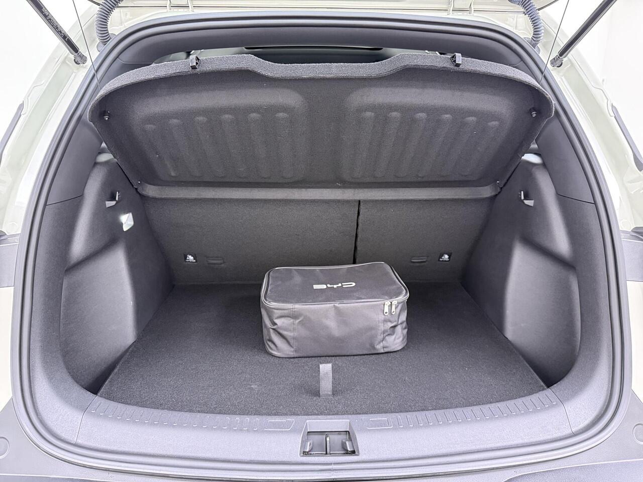 BYD ATTO 2 Boost 45 kWh VAN ¤ 31.900,- VOOR ¤ 27.877,- UW LENTEVOORDEEL ¤ 4.023,-!| DIRECT LEVERBAAR | Volledige BYD Fabrieksgarantie t/m 11-2030 of 150.000 km | Stoel & Stuurverwarming | Adaptieve Cruise | 360° Camera | Panoramadak | Dodehoekassistent | Origineel N