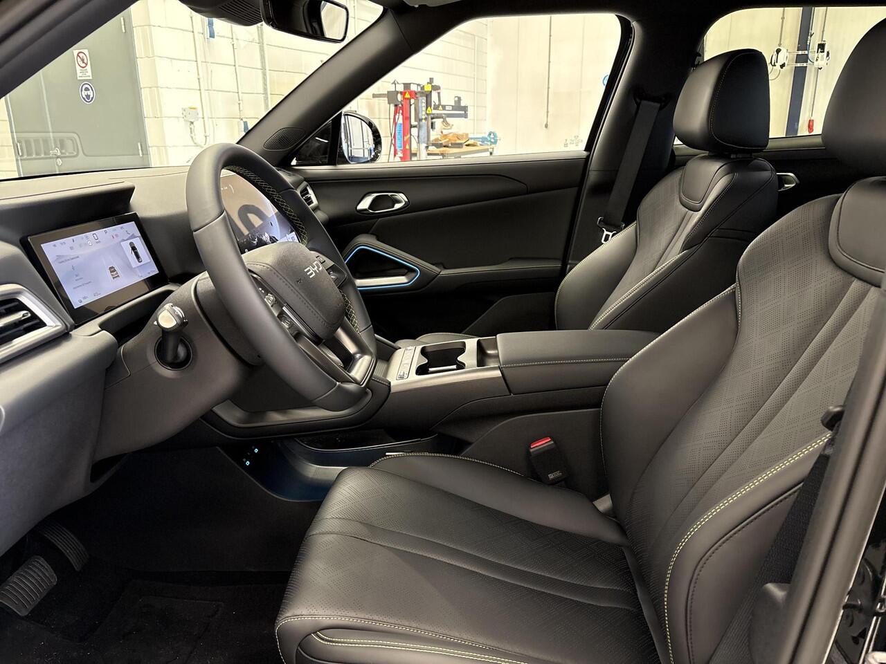 BYD ATTO 2 Comfort 65 kWh | Panoramadak | Stoelverwarming | 360 Camera |