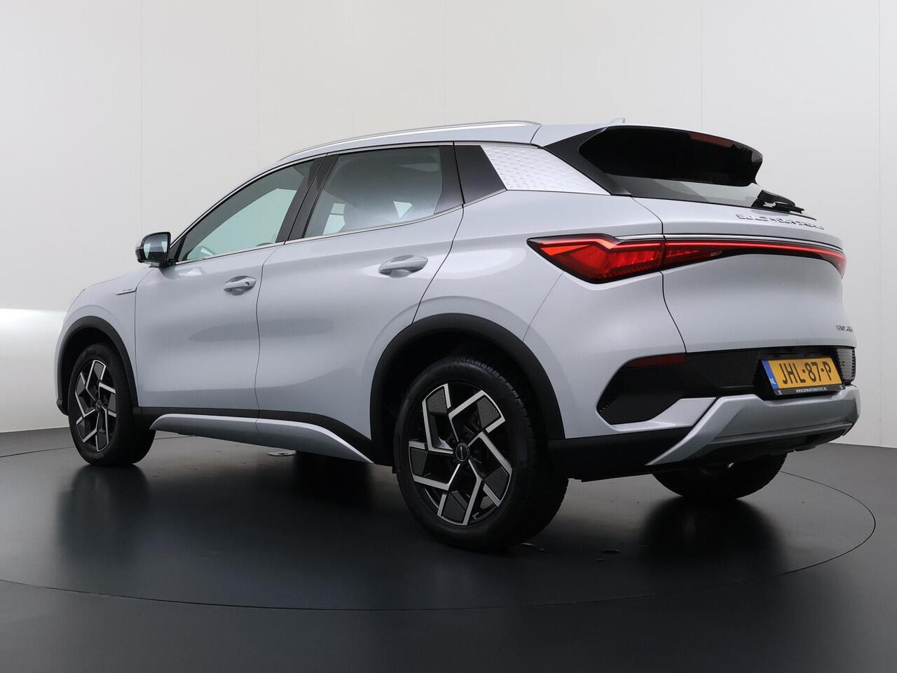 BYD Atto 3 Comfort 60 kWh Onderhoud gehad bij BYD direct leverbaar RIJKLAAR INCL. FABR. GARANTIE T/M 2029 | AANDRIJFLIJN EN ACCU ZELFS T/M 203