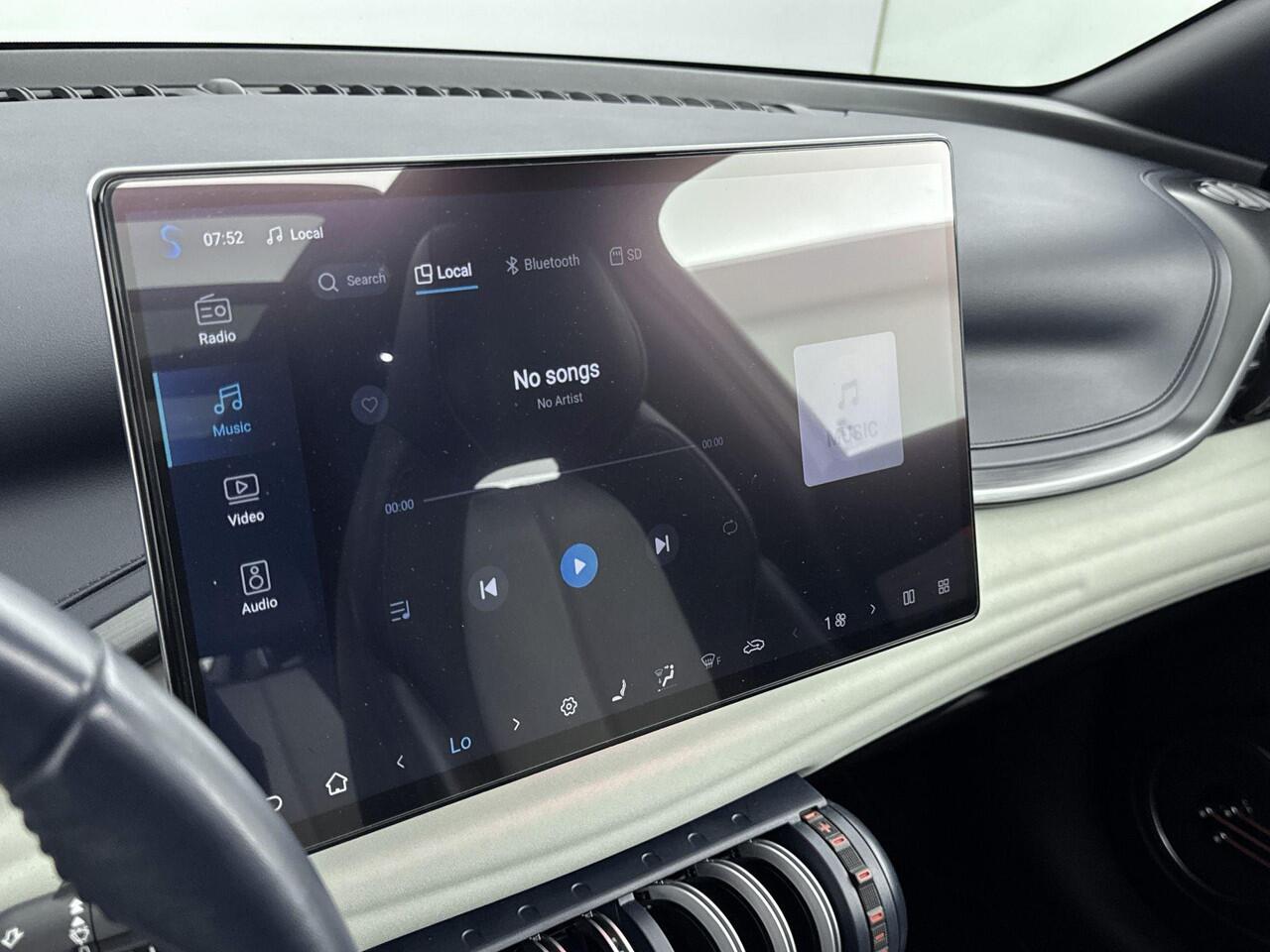 BYD Atto 3 Design 60 kWh | Elektr. bed. achterklep | Climate Control / ECC | Panoramadak | Open dak| Licht metalen velgen 18 inch | Cruise control Standaard | Navigatie | Lederen bekleding | Elektrisch verst. stoelen | Stoelverwarming | LED koplampen | Park Distance