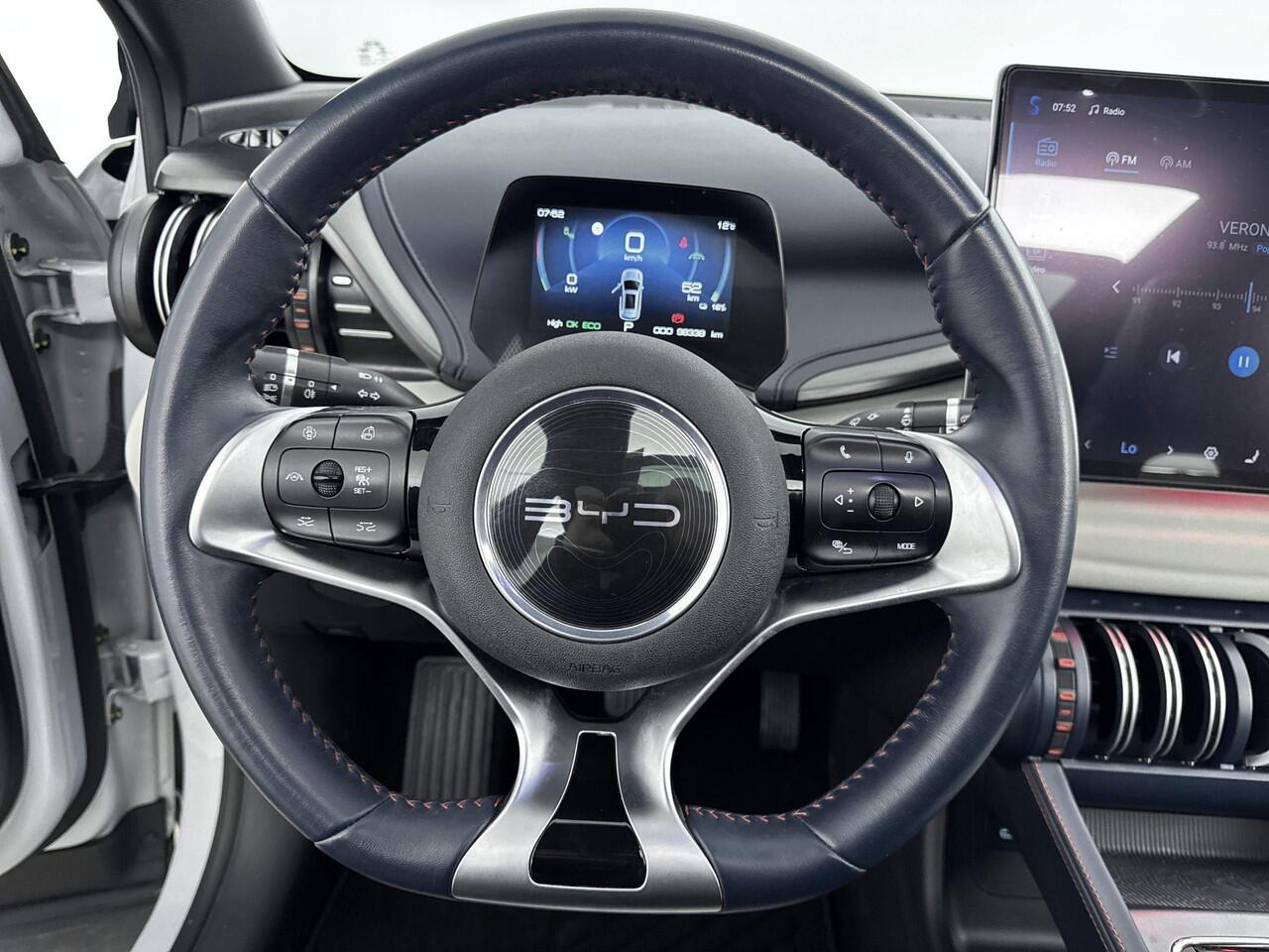 BYD Atto 3 Design 60 kWh | Elektr. bed. achterklep | Climate Control / ECC | Panoramadak | Open dak| Licht metalen velgen 18 inch | Cruise control Standaard | Navigatie | Lederen bekleding | Elektrisch verst. stoelen | Stoelverwarming | LED koplampen | Park Distance