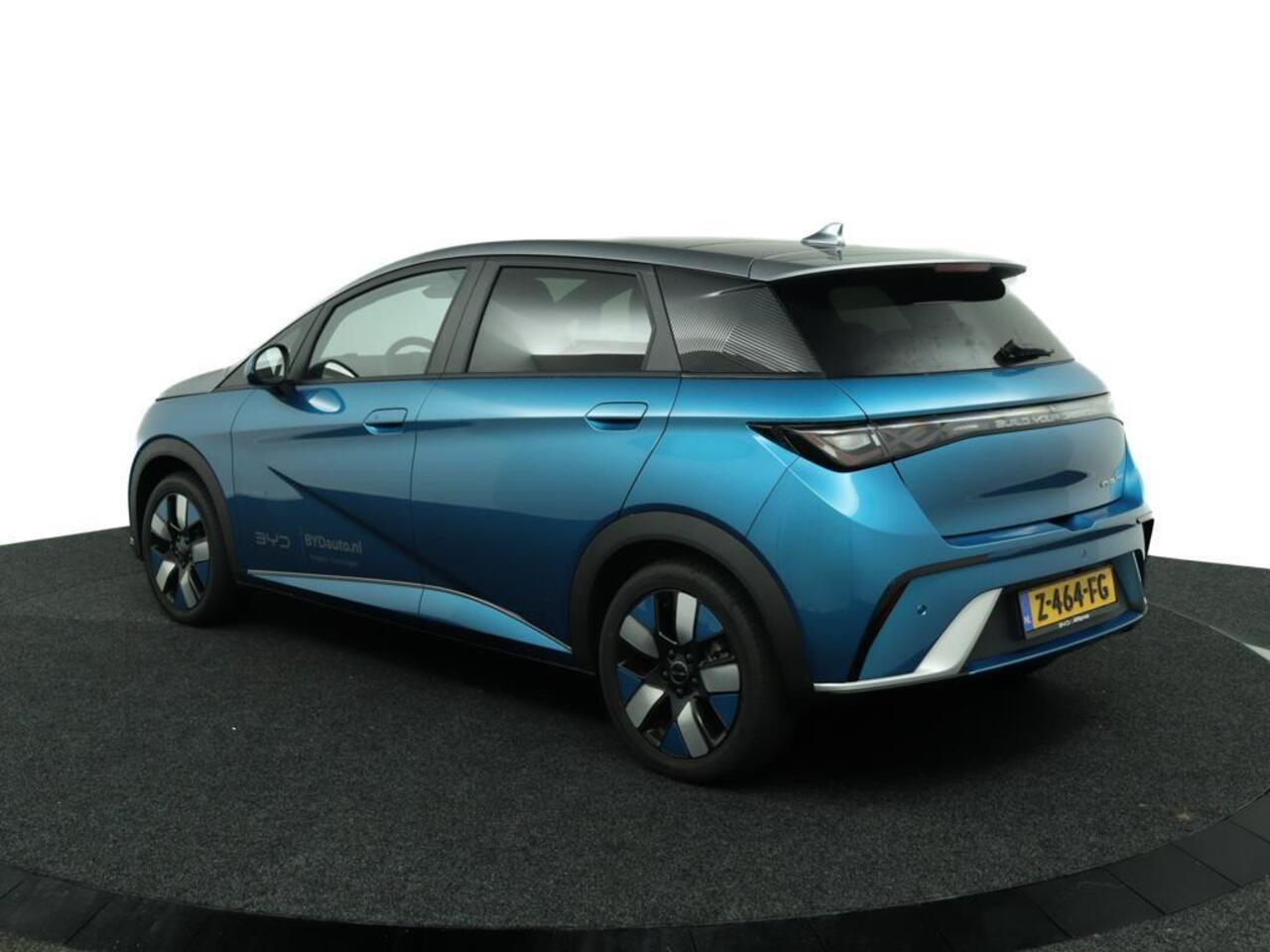 BYD Dolphin Design 60 kWh Navigatie | Stoelverwarming | 427 km WLTP | Panoramadak | Bi-tone |