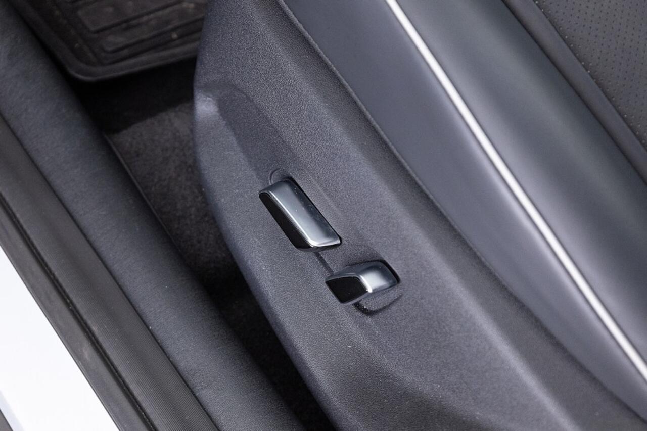 BYD Dolphin Design 60.4 kWh | 3 Fase | Half LEDER | 360 Camera