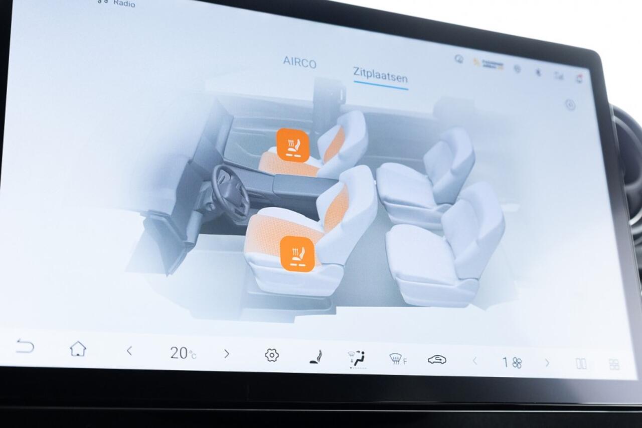 BYD Dolphin Design 60.4 kWh | 3 Fase | Half LEDER | 360 Camera